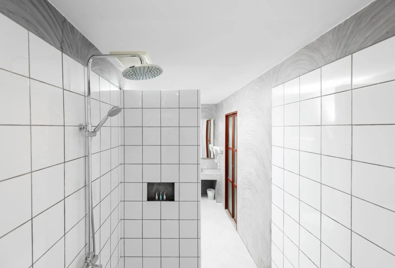 Shower in S 2 Modern Boutique Hotel