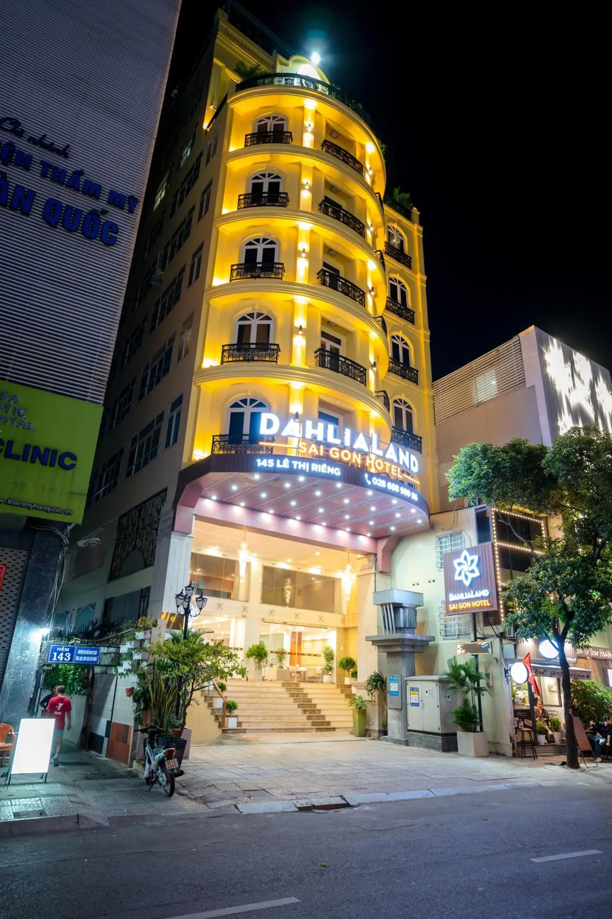 DAHLIALAND SAIGON HOTEL & SWIMMING PooL DAHLIALAND SAIGON HOTEL & SWIMMING PooL