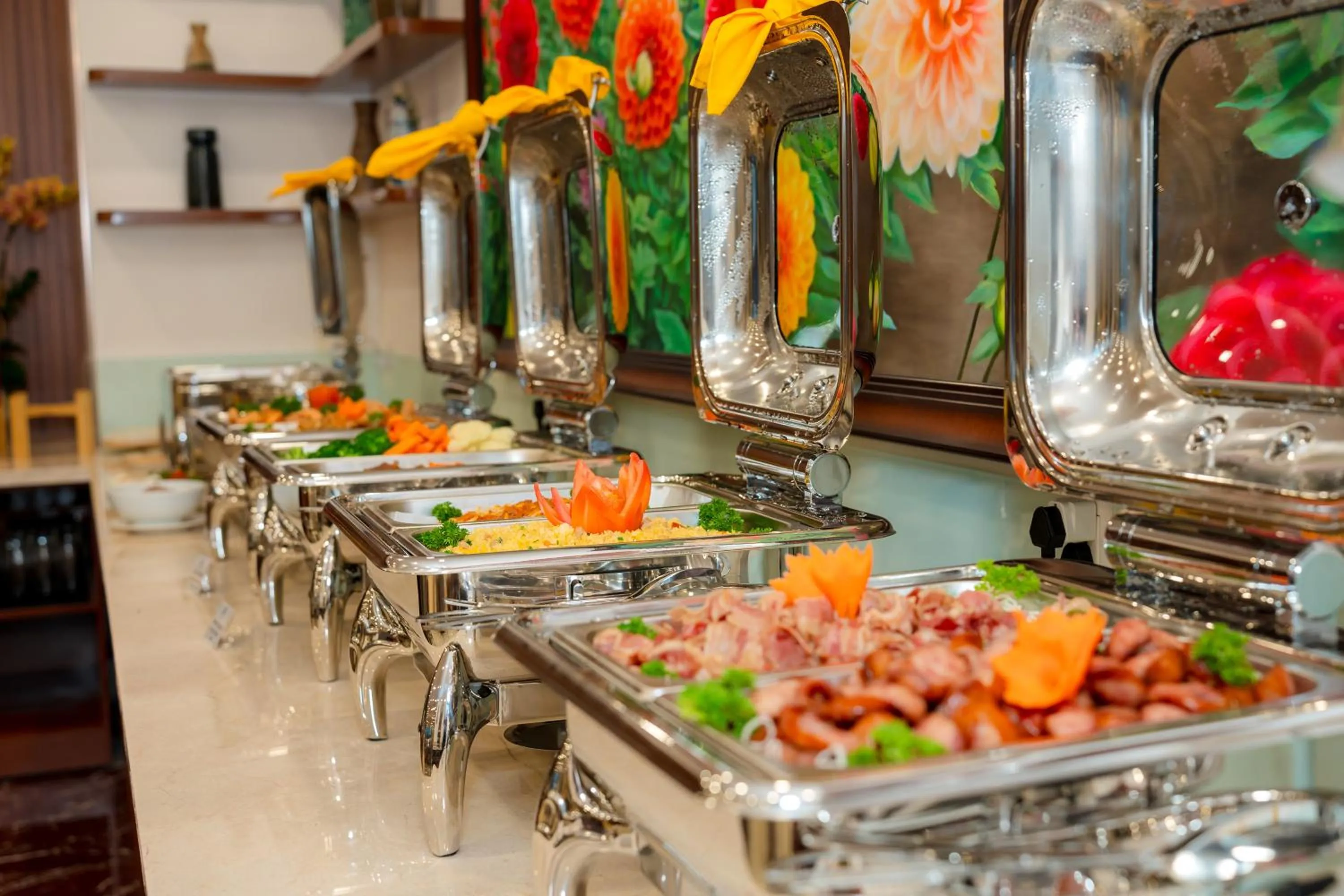 Food and drinks in DAHLIALAND SAIGON HOTEL & SWIMMING PooL