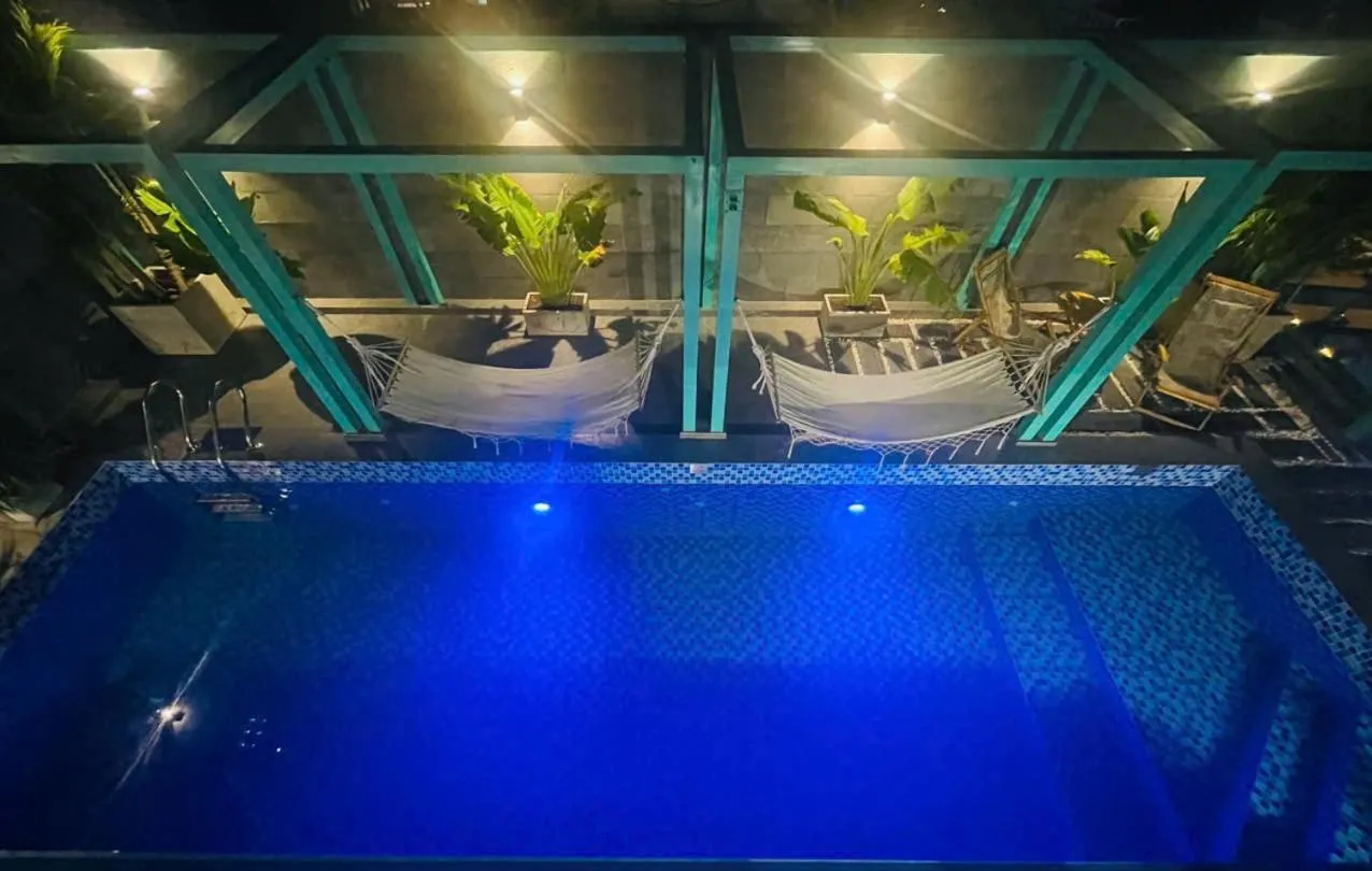 Night in DAHLIALAND SAIGON HOTEL & SWIMMING PooL