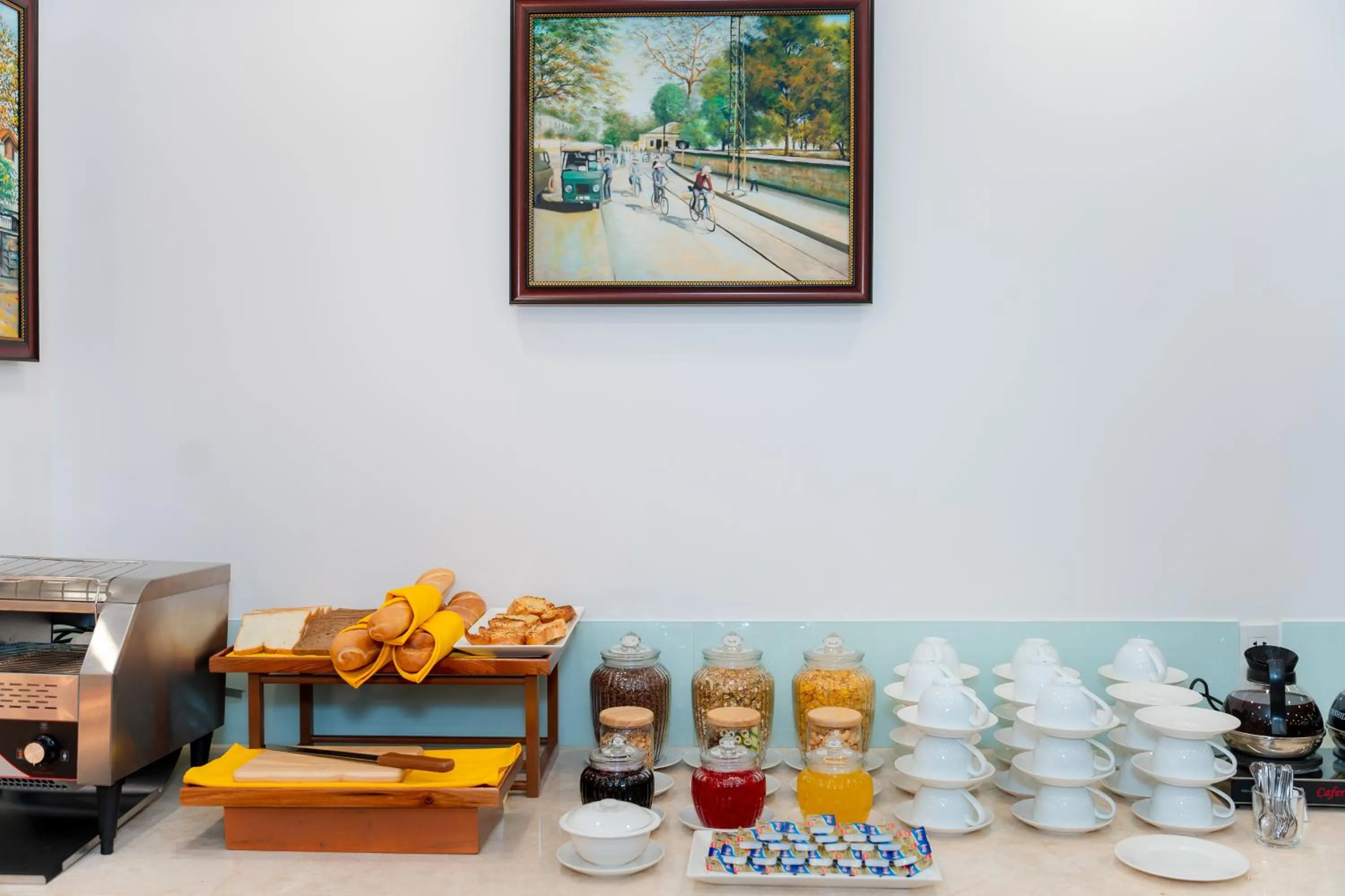 Food and drinks in DAHLIALAND SAIGON HOTEL & SWIMMING PooL