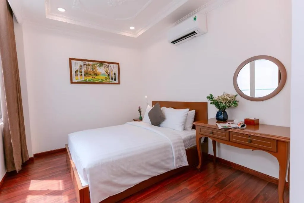 Bed in DAHLIALAND SAIGON HOTEL & SWIMMING PooL