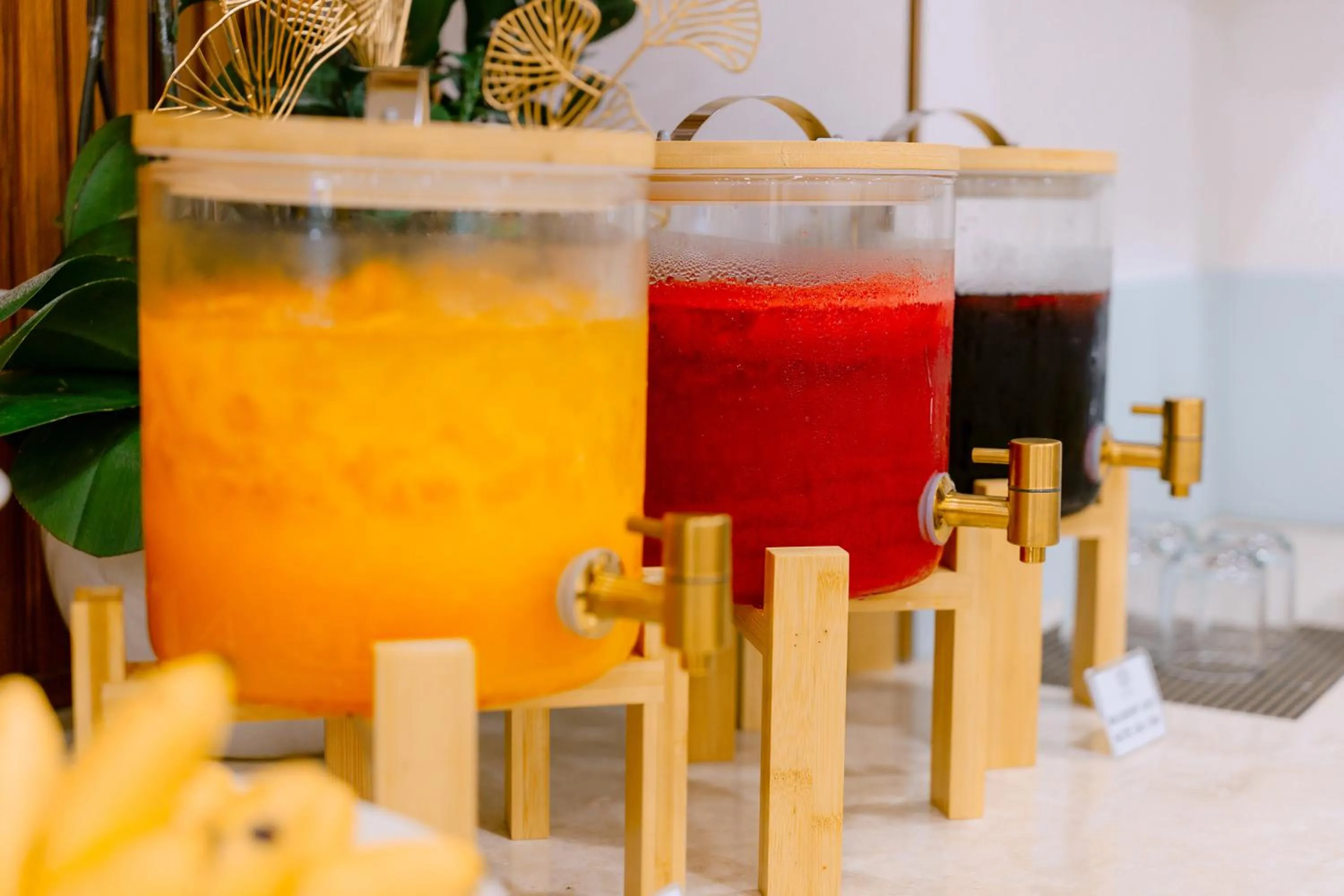 Food and drinks in DAHLIALAND SAIGON HOTEL & SWIMMING PooL