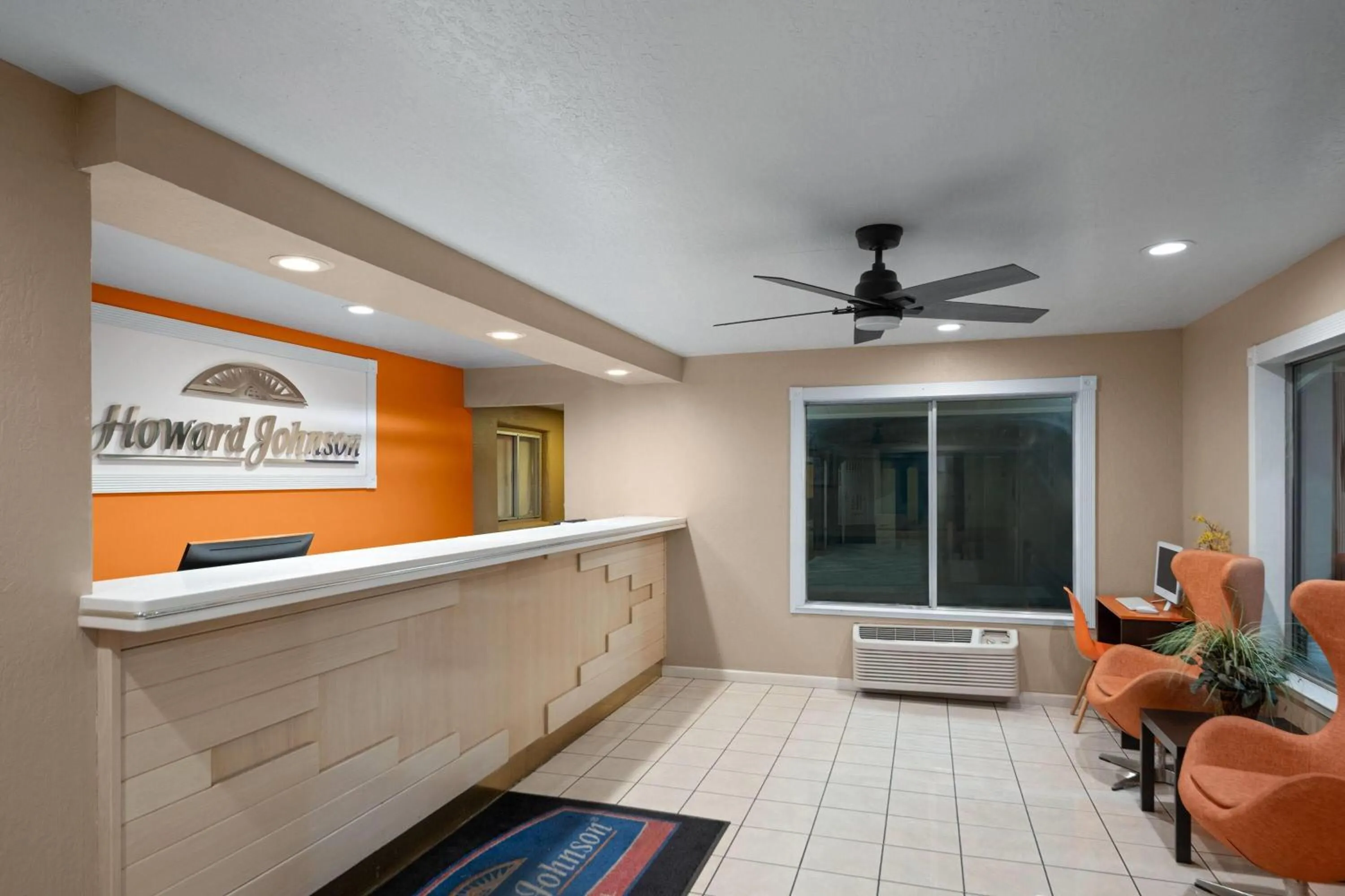 Lobby or reception in Howard Johnson by Wyndham Modesto Ceres