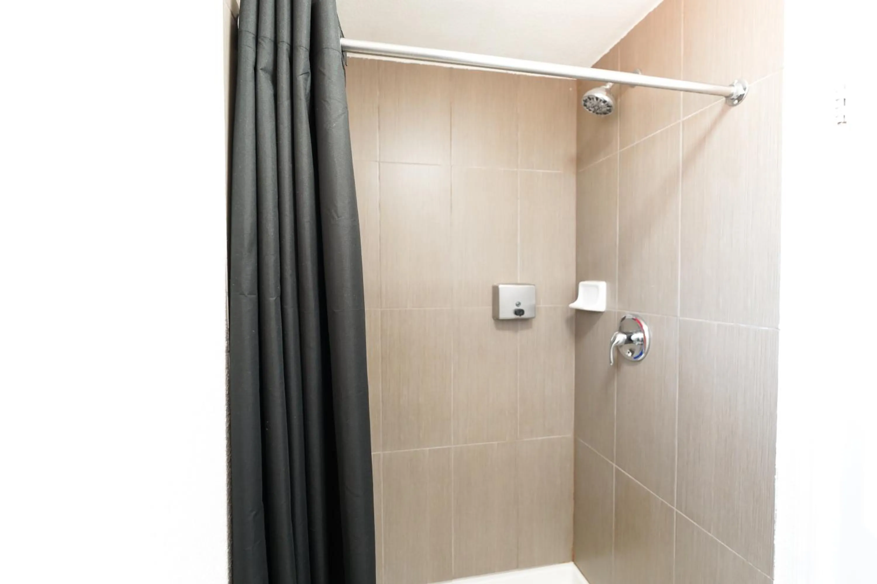 Shower in Rim Country Inn Payson