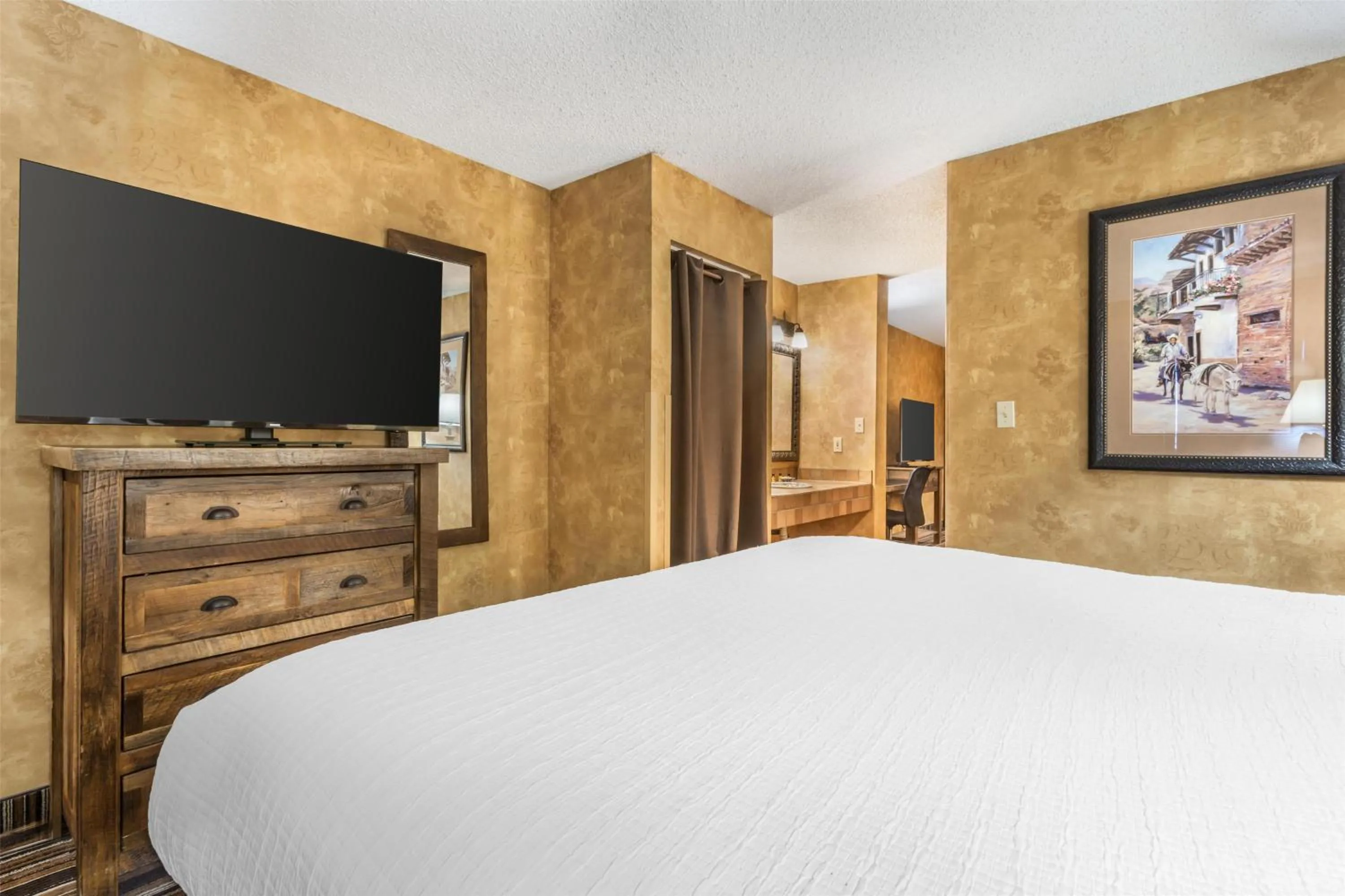 Photo of the whole room, Bed in Best Western Plus Inn of Santa Fe