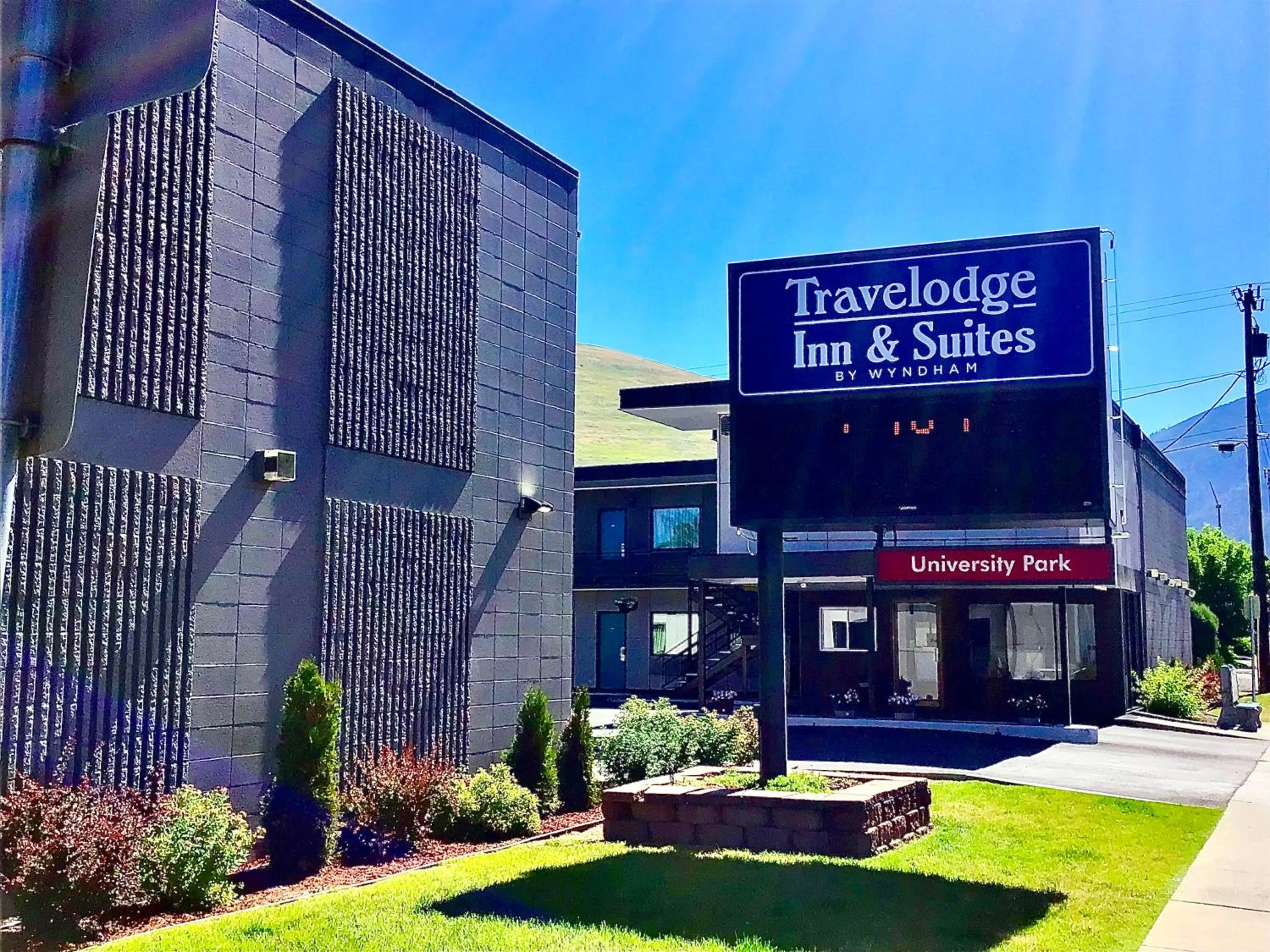 Property building in Travelodge Inn & Suites by Wyndham Missoula University Park