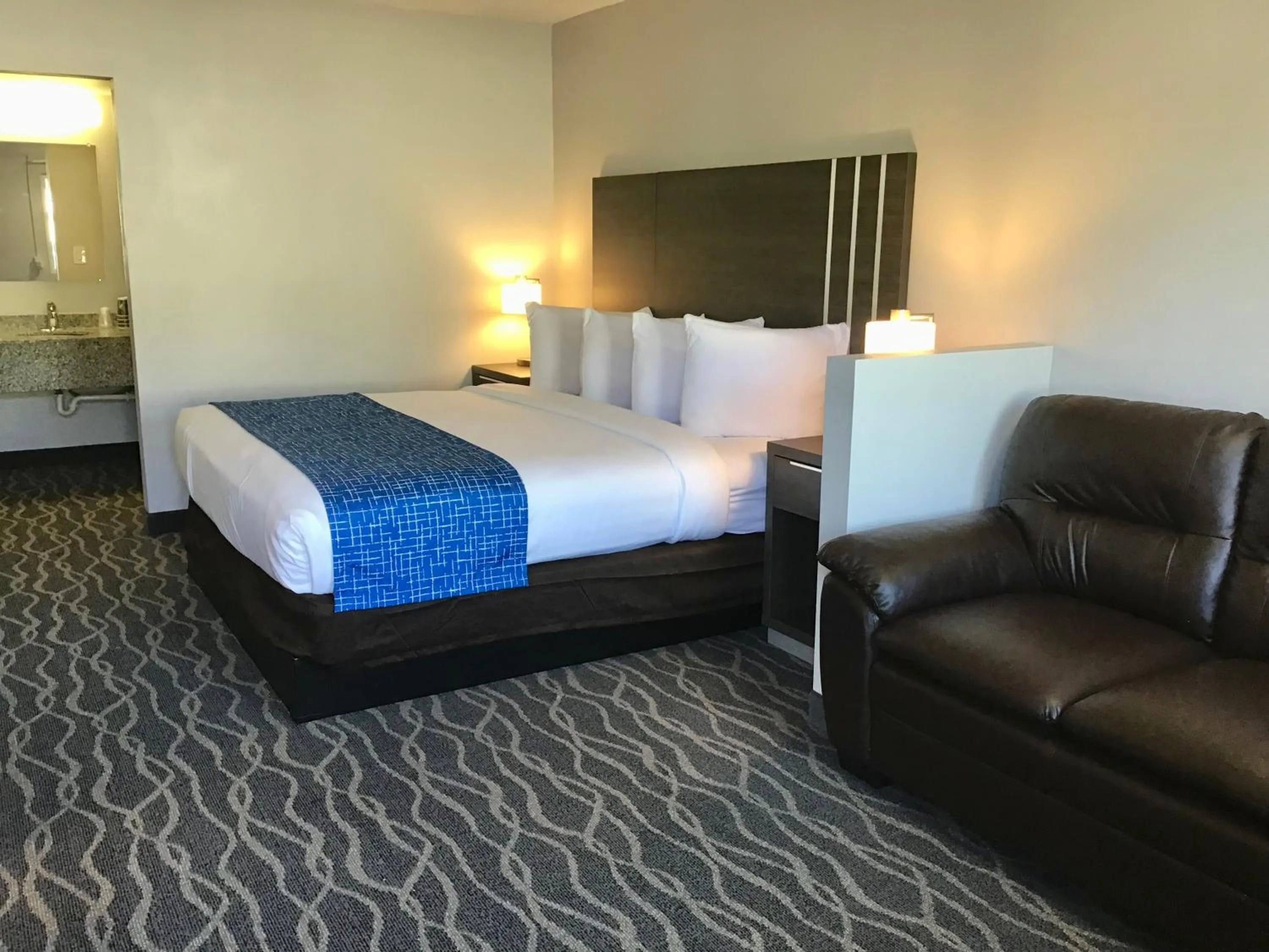 Bedroom, Bed in Travelodge Inn & Suites by Wyndham Missoula University Park