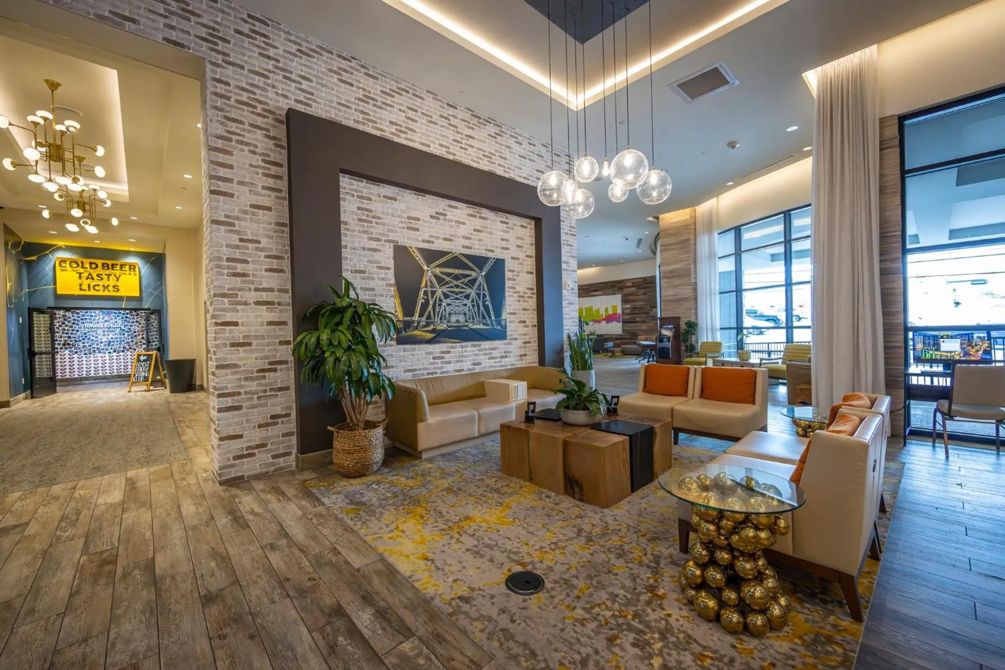 Property building in Holiday Inn & Suites Nashville Downtown Broadway