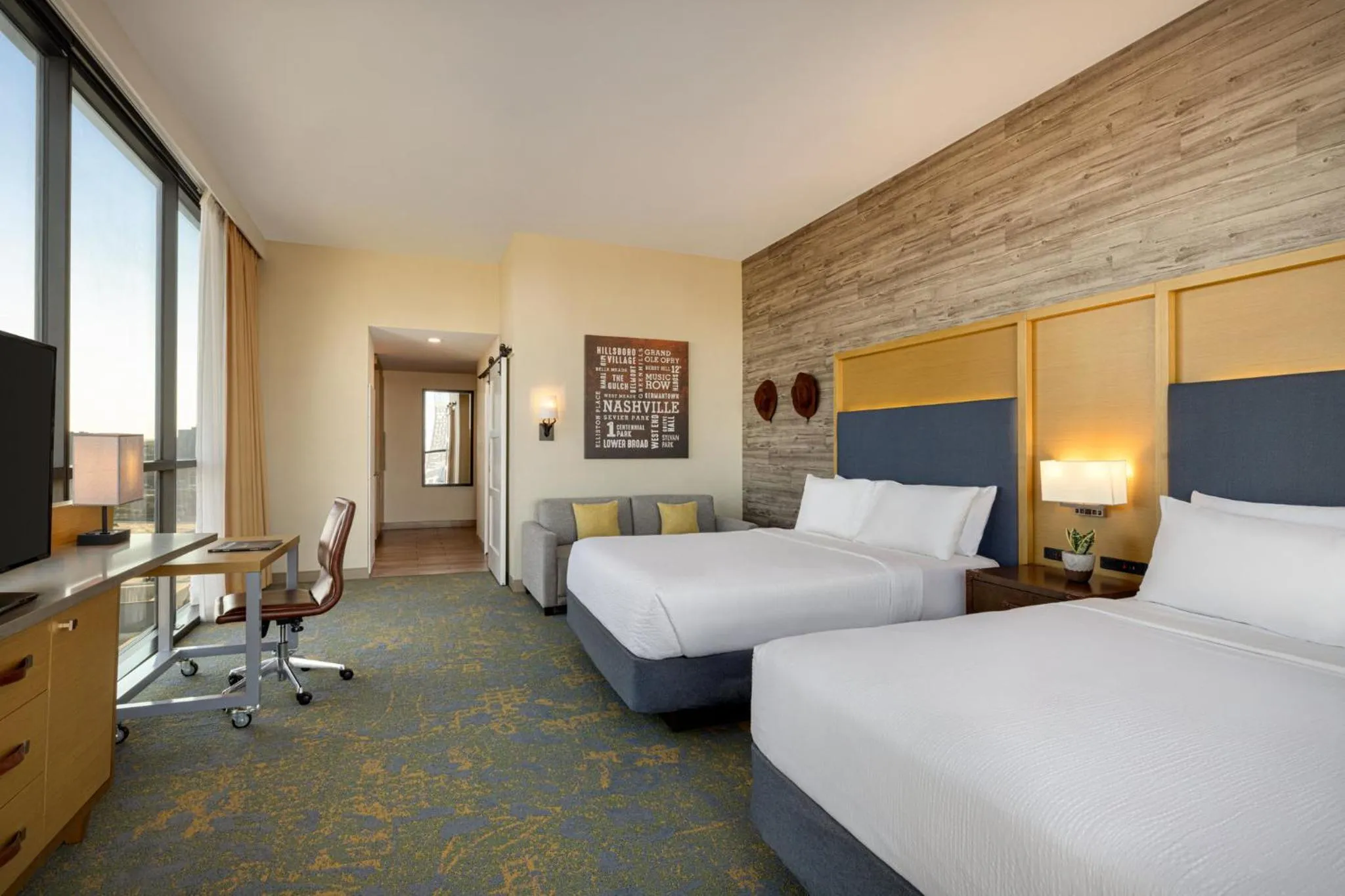 Photo of the whole room, Bed in Holiday Inn & Suites Nashville Downtown Broadway