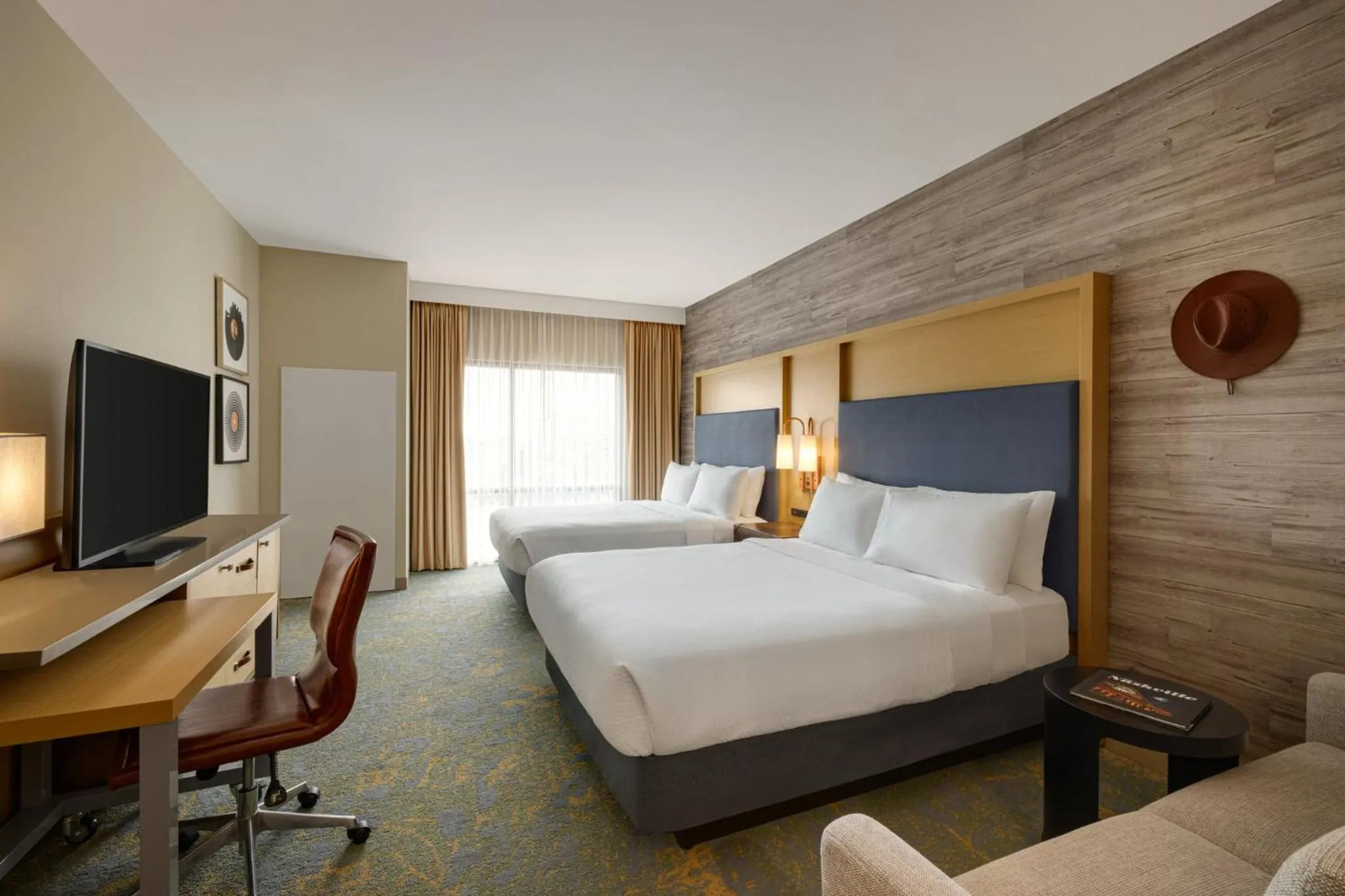 Photo of the whole room, Bed in Holiday Inn & Suites Nashville Downtown Broadway
