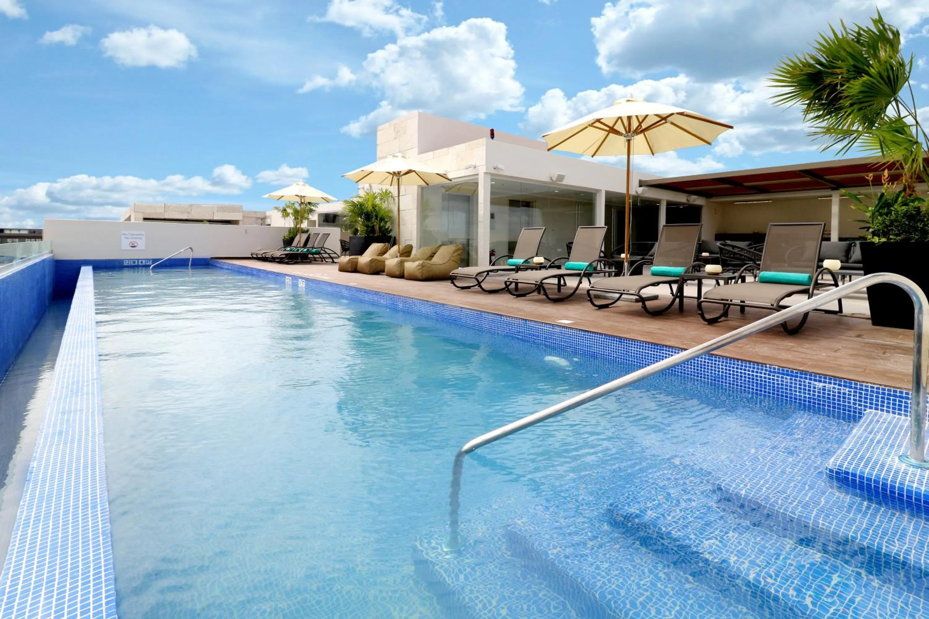 Swimming pool in Holiday Inn Express & Suites - Playa del Carmen by IHG