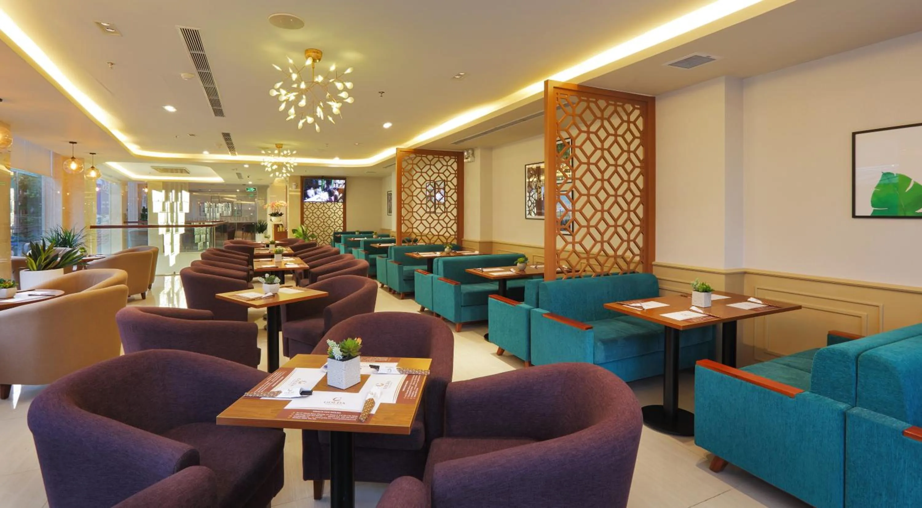 Restaurant/places to eat in Golda Hotel