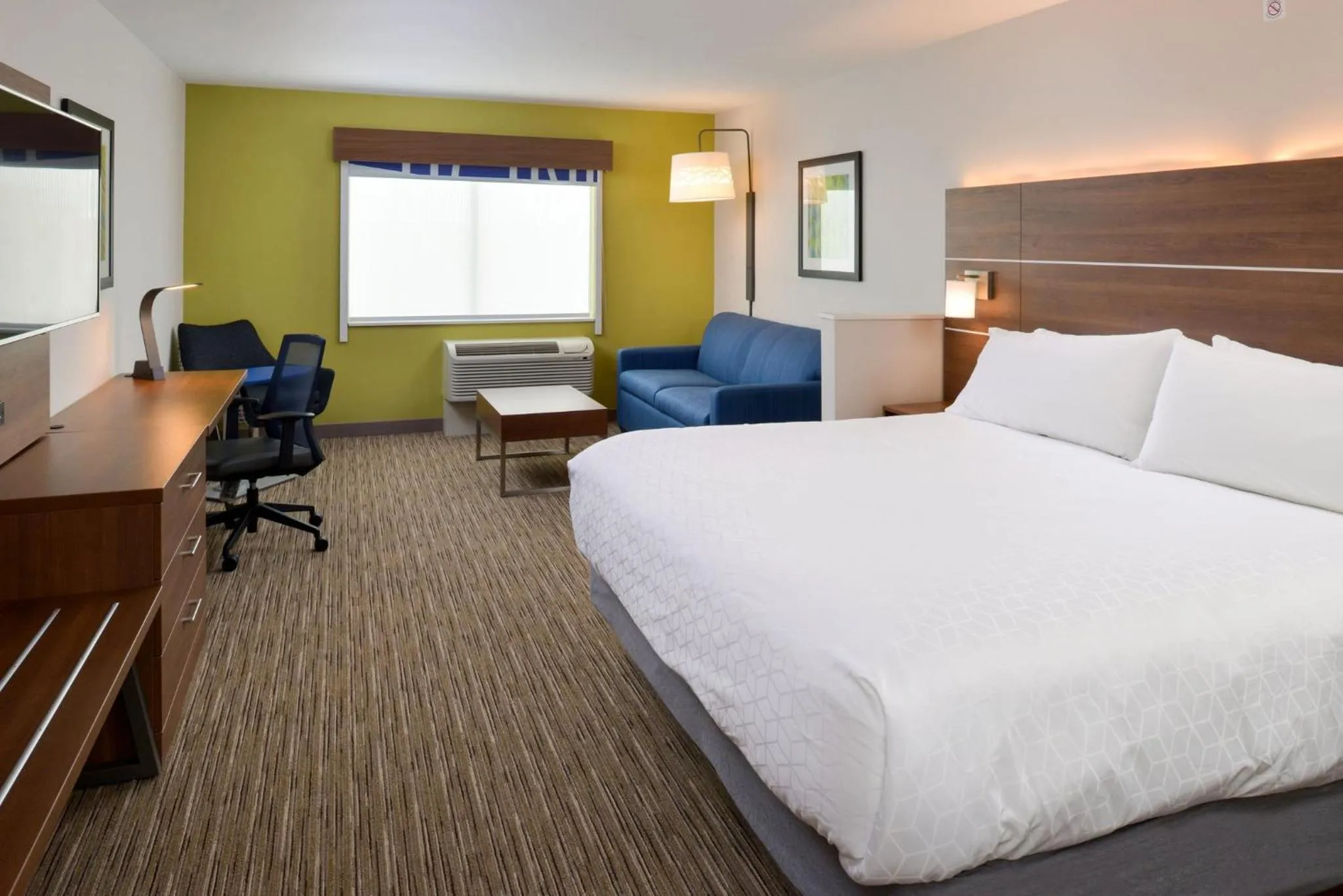 Photo of the whole room, Bed in Holiday Inn Express & Suites - Ottumwa by IHG
