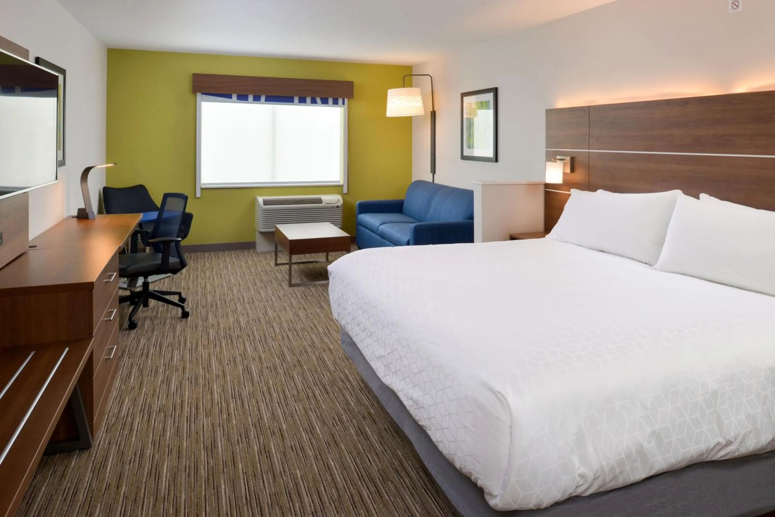 Photo of the whole room, Bed in Holiday Inn Express & Suites - Ottumwa by IHG