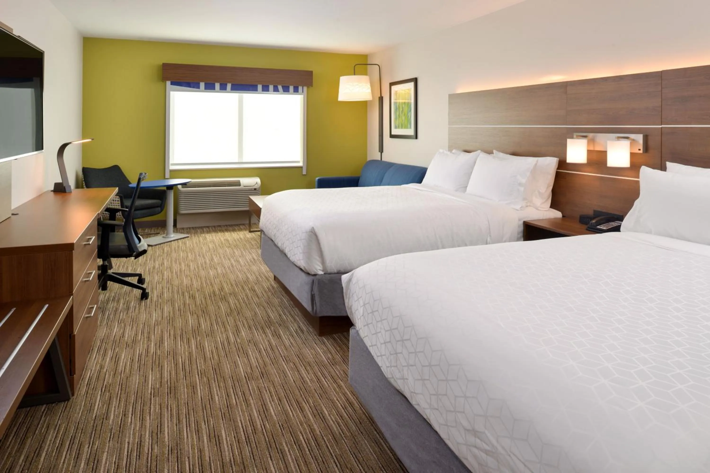 Photo of the whole room, Bed in Holiday Inn Express & Suites - Ottumwa by IHG