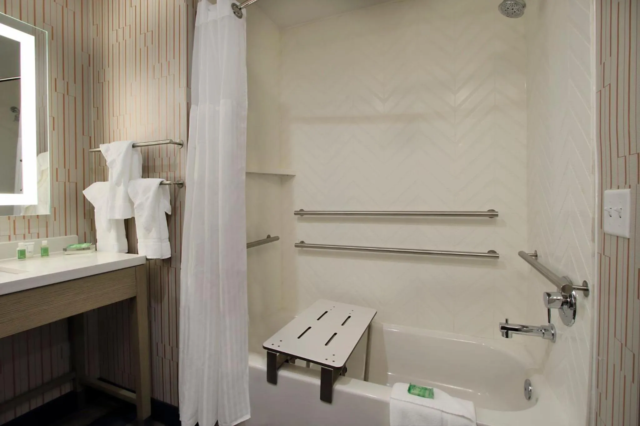 Photo of the whole room in Holiday Inn Hattiesburg - North by IHG