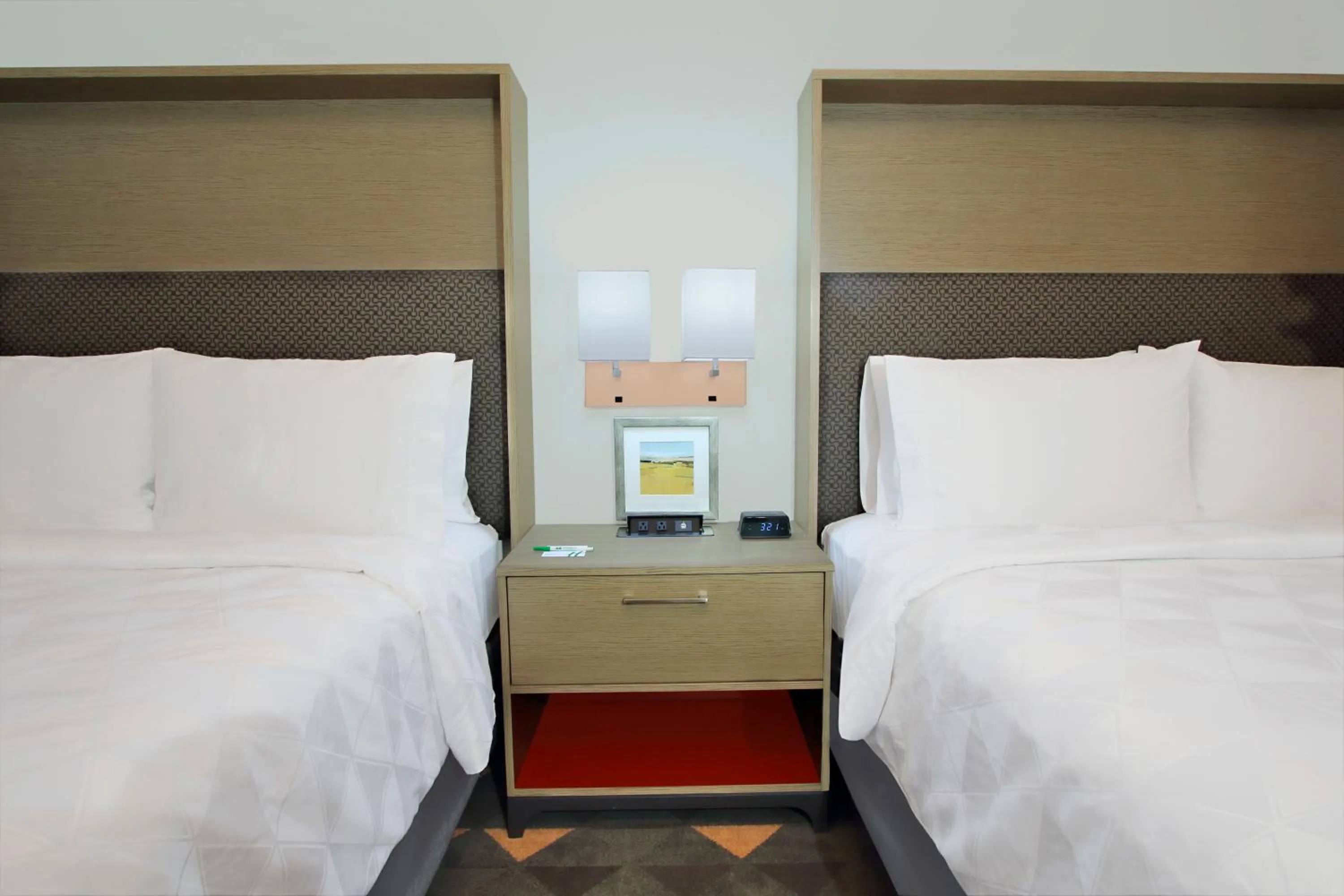 Photo of the whole room, Bed in Holiday Inn Hattiesburg - North by IHG