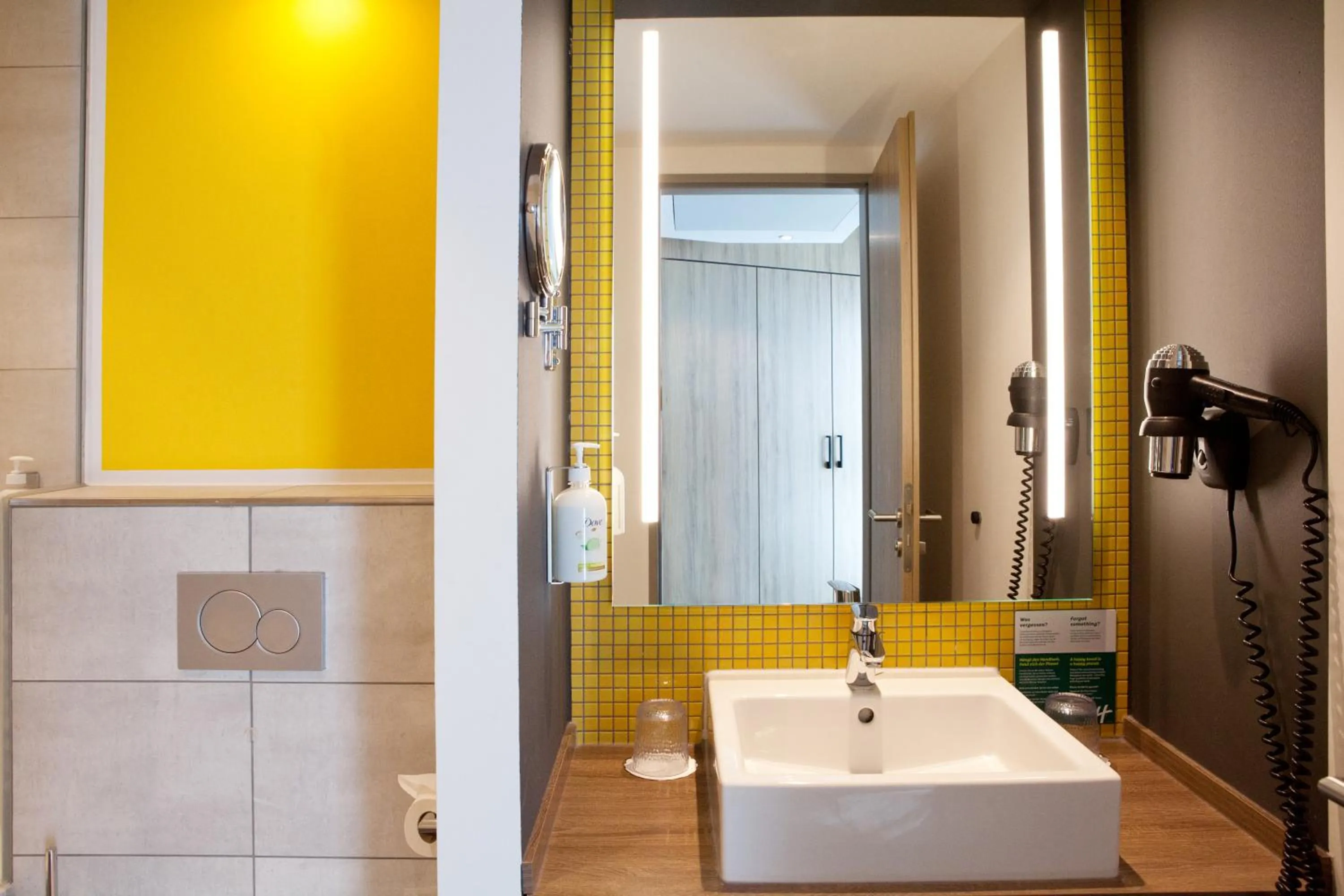 Bathroom in Holiday Inn - Hamburg - HafenCity by IHG