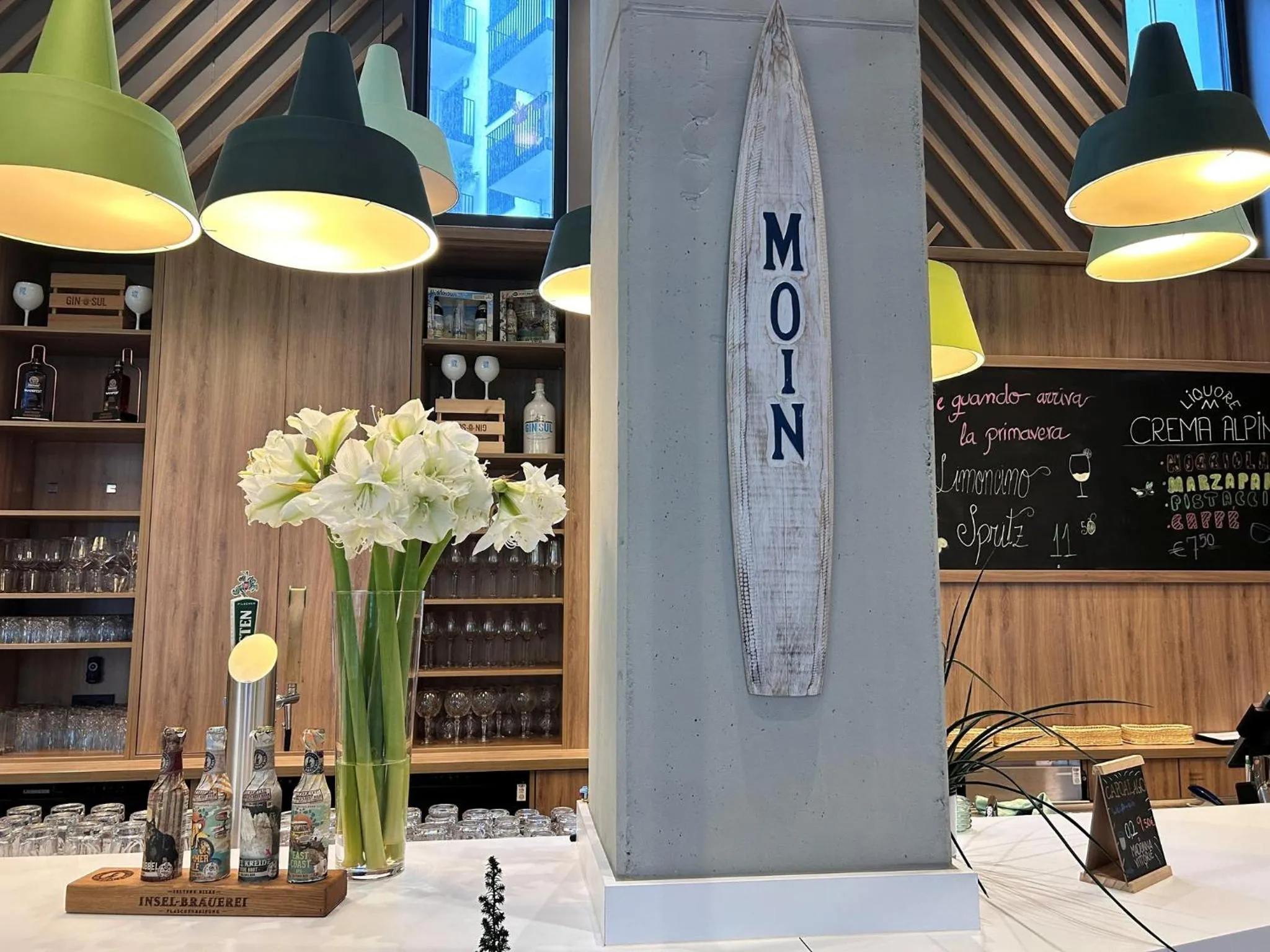 Lounge or bar in Holiday Inn - Hamburg - HafenCity by IHG