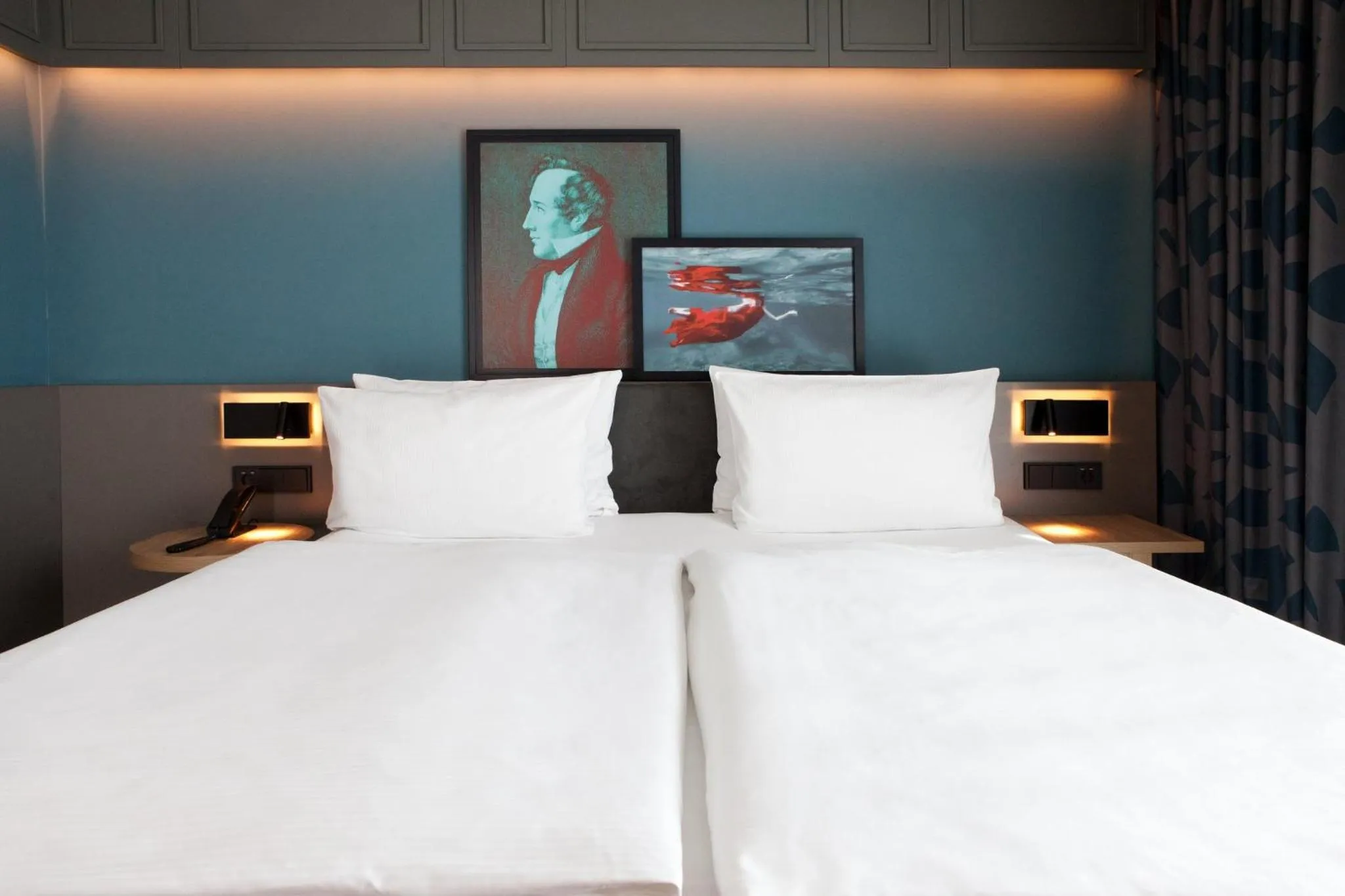 Photo of the whole room, Bed in Holiday Inn - Hamburg - HafenCity by IHG