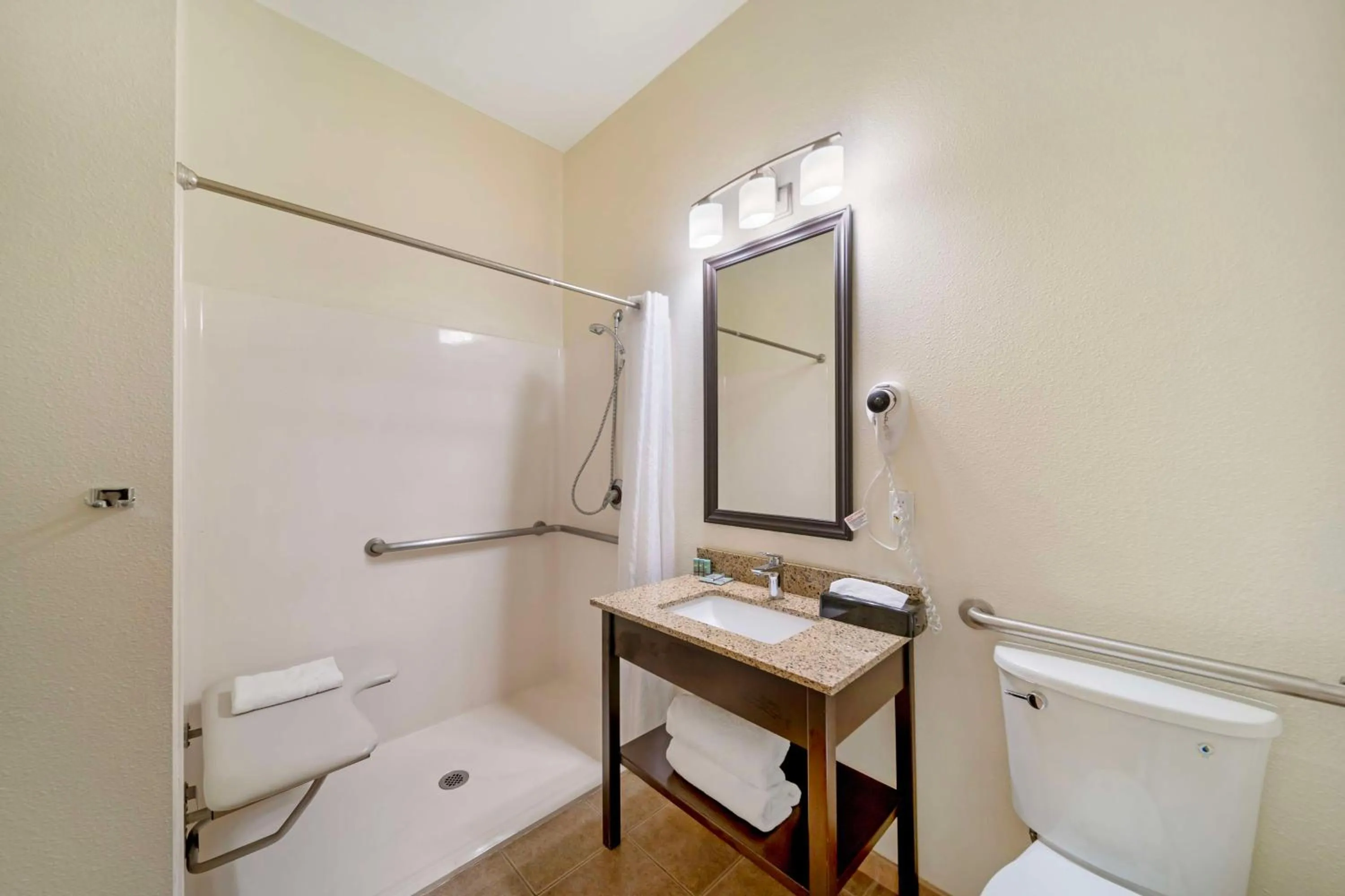 Bathroom in Best Western Crater Lake Highway White City/Medford