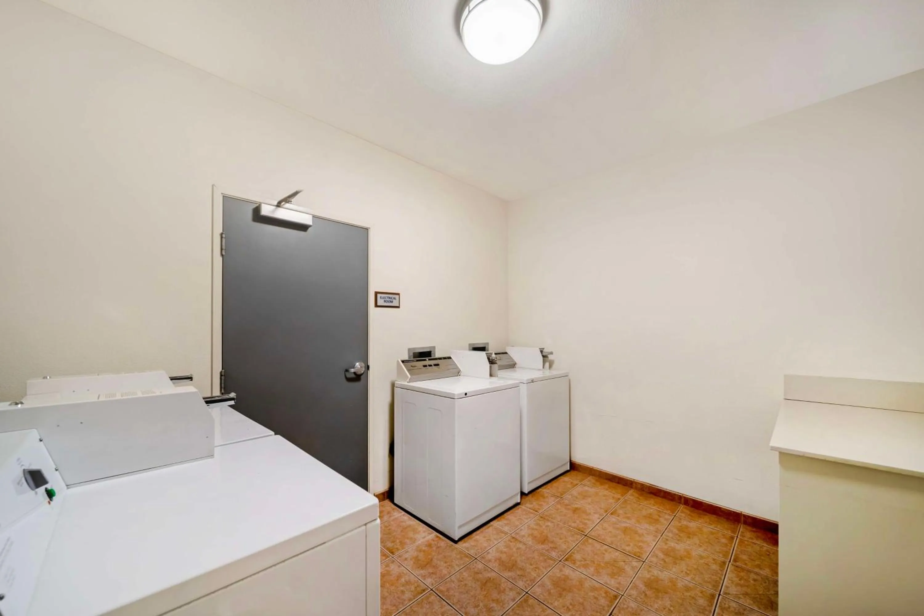 laundry in Best Western Crater Lake Highway White City/Medford