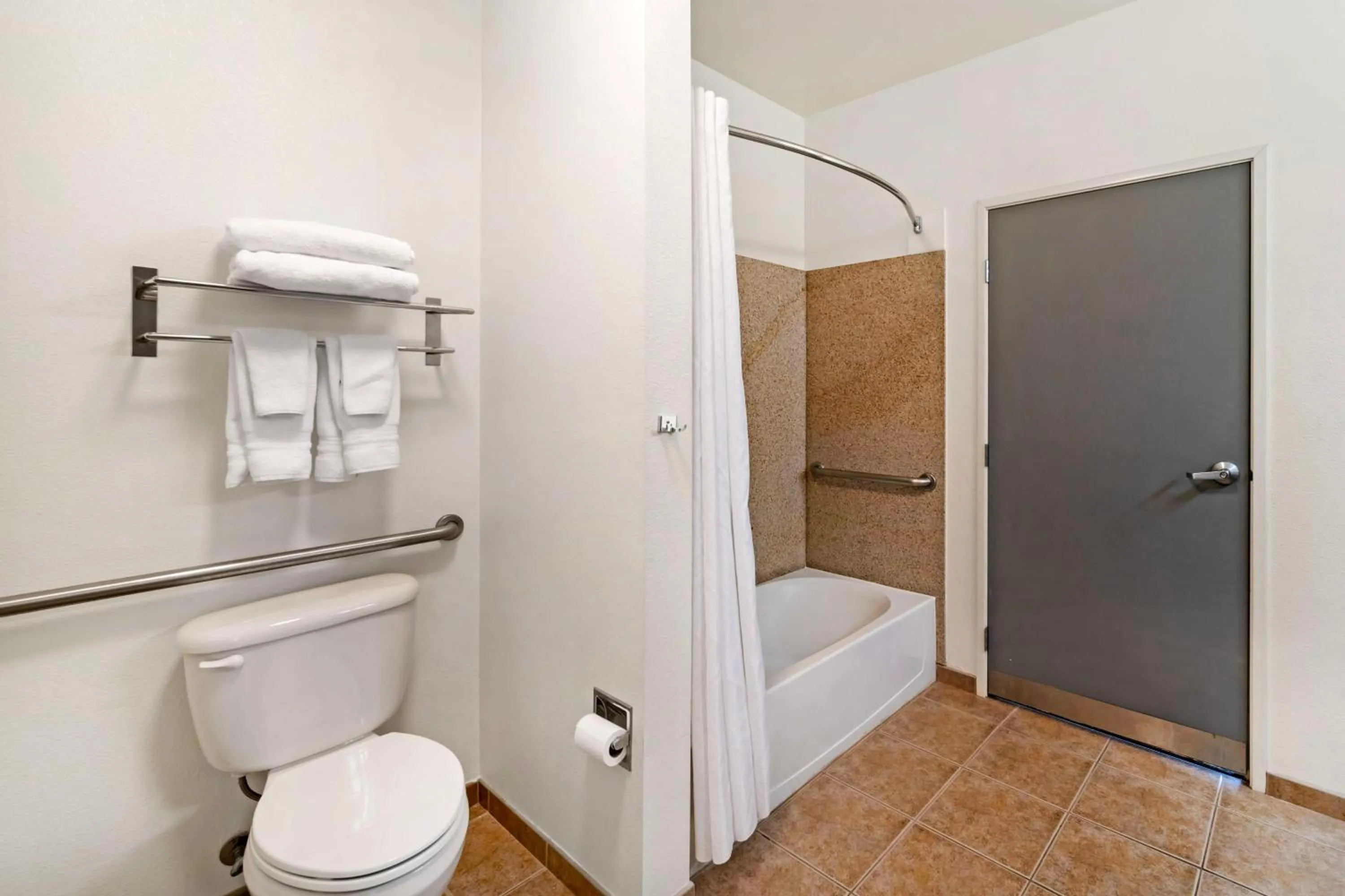 Bathroom in Best Western Crater Lake Highway White City/Medford