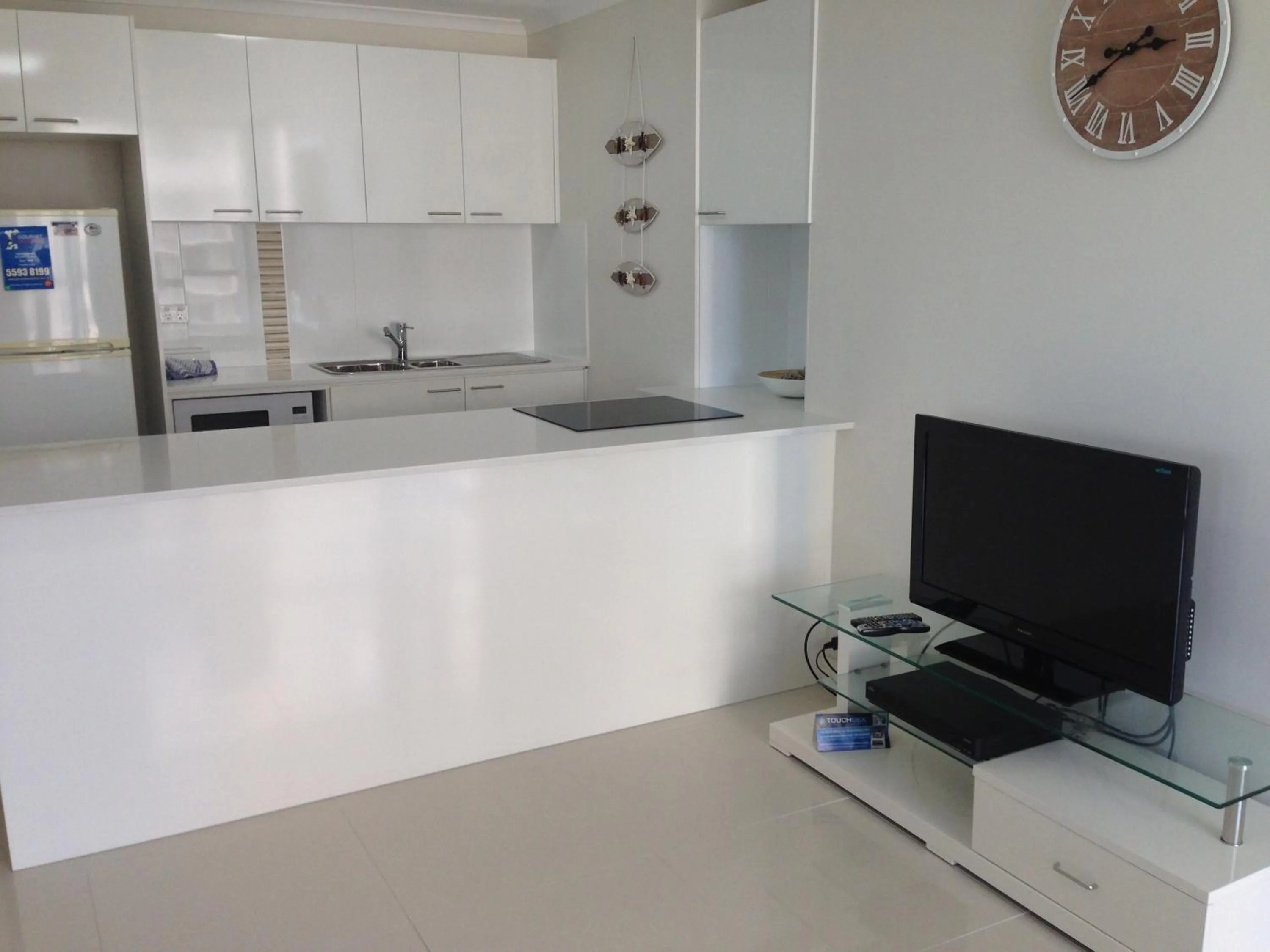 TV and multimedia in Burleigh Gardens North Hi-Rise Holiday Apartments