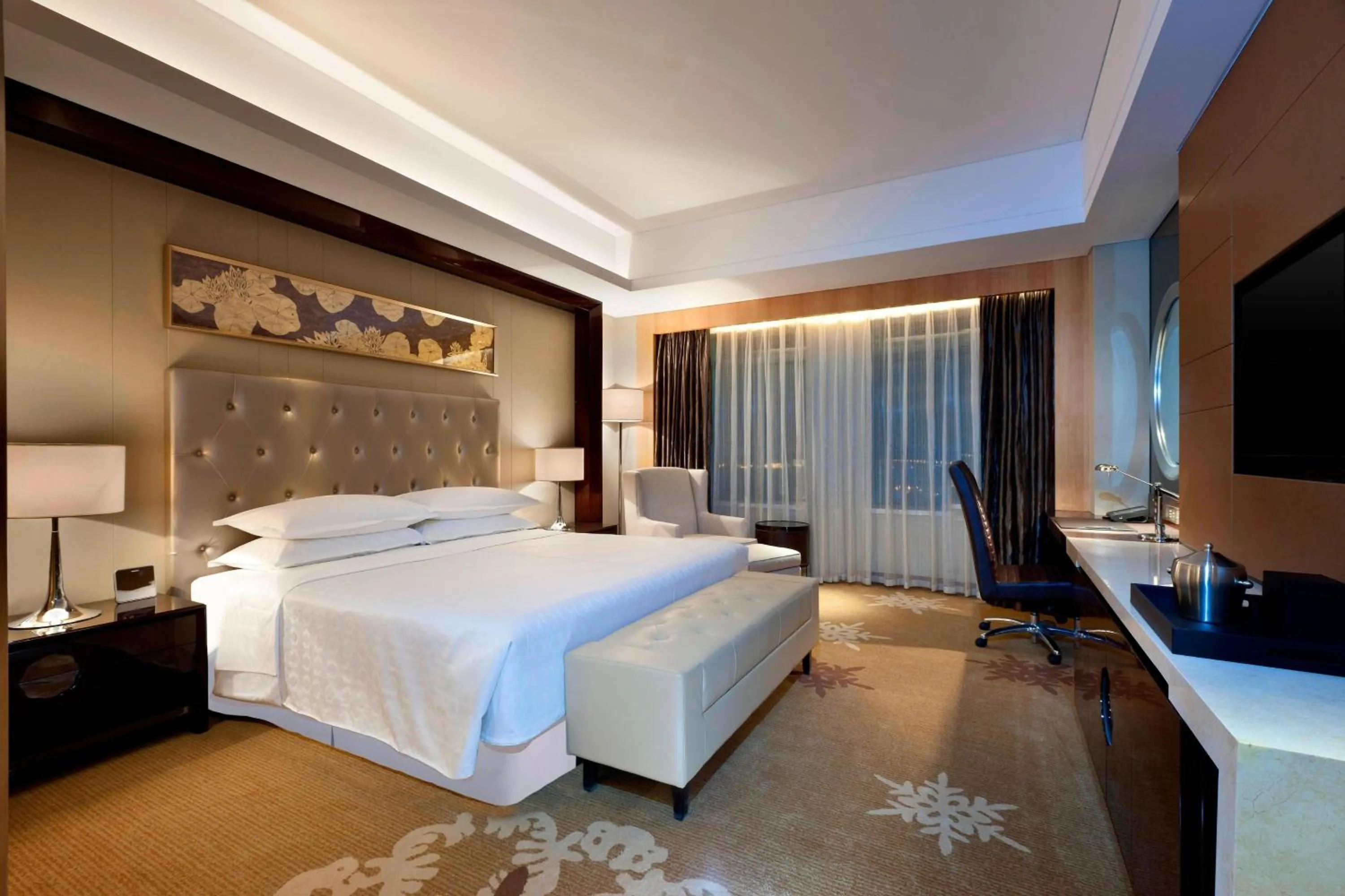 Photo of the whole room, Bed in Sheraton Daqing Hotel