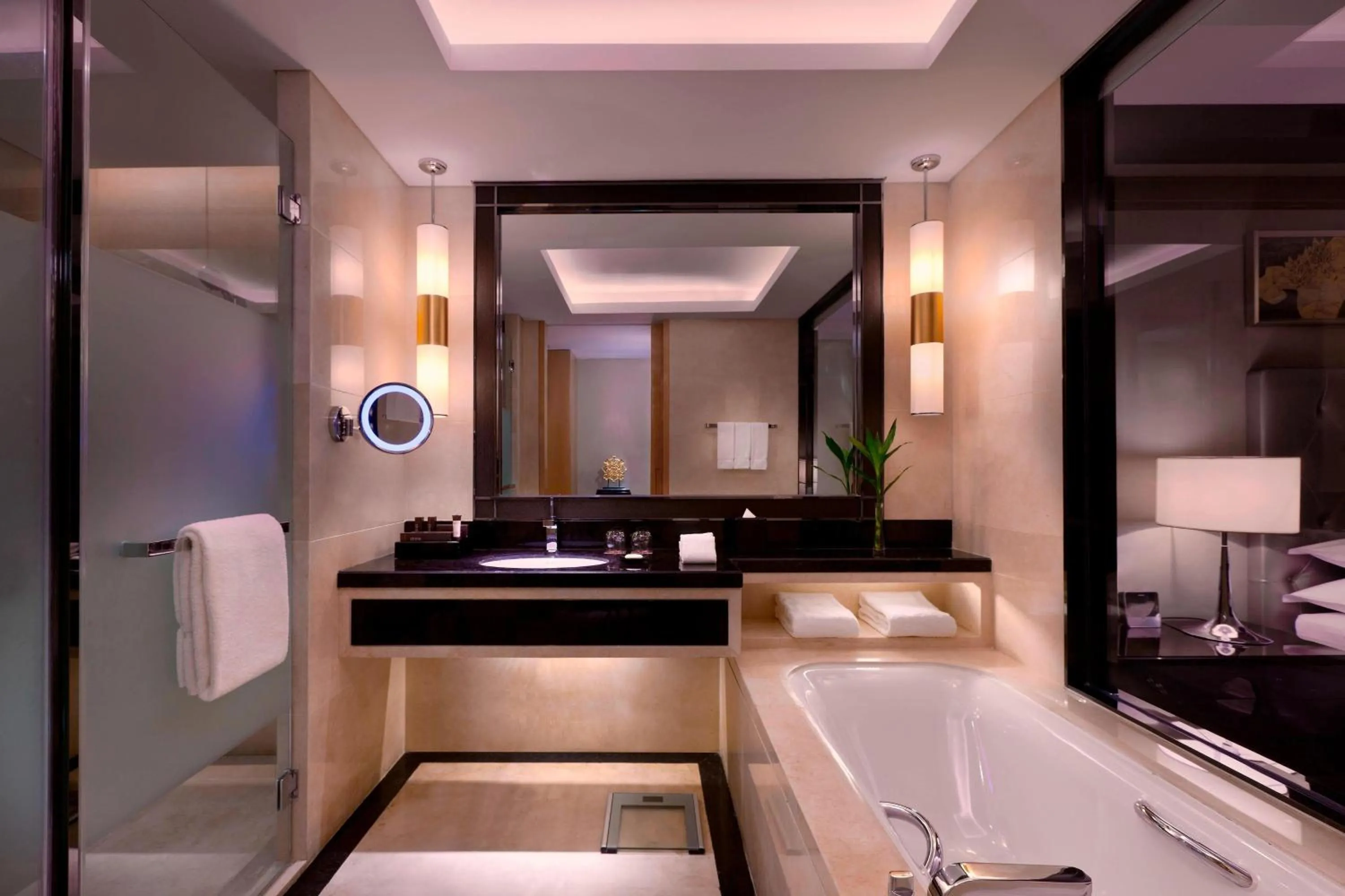Bathroom, Bed in Sheraton Daqing Hotel