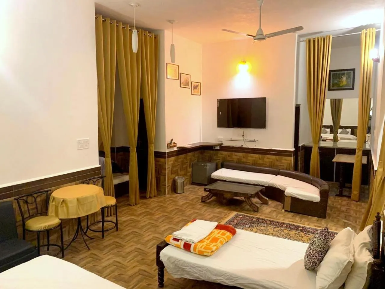 Communal lounge/ TV room, Bed in Haveli Expedition & Resort