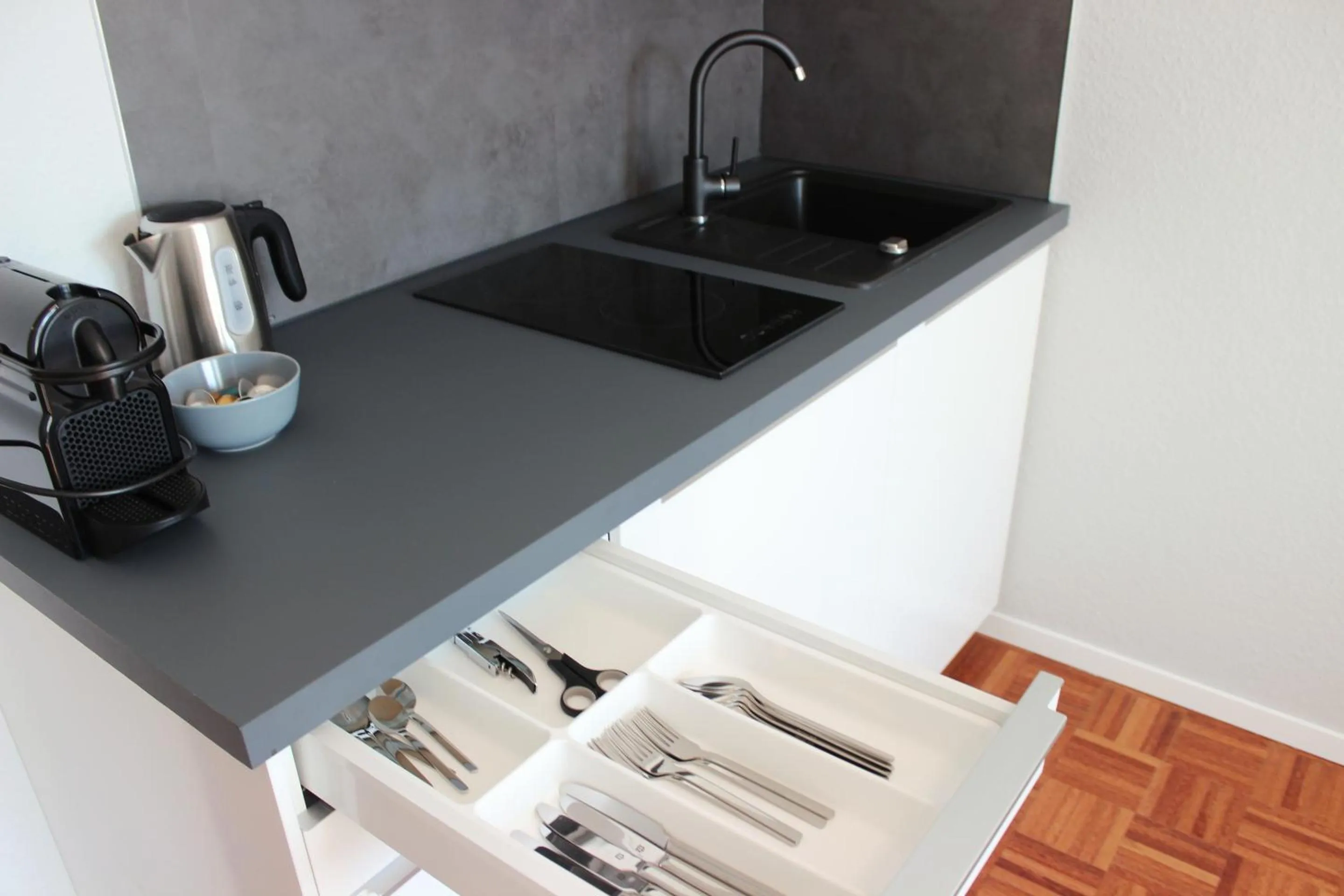 Kitchen or kitchenette in Hometown-Apartments