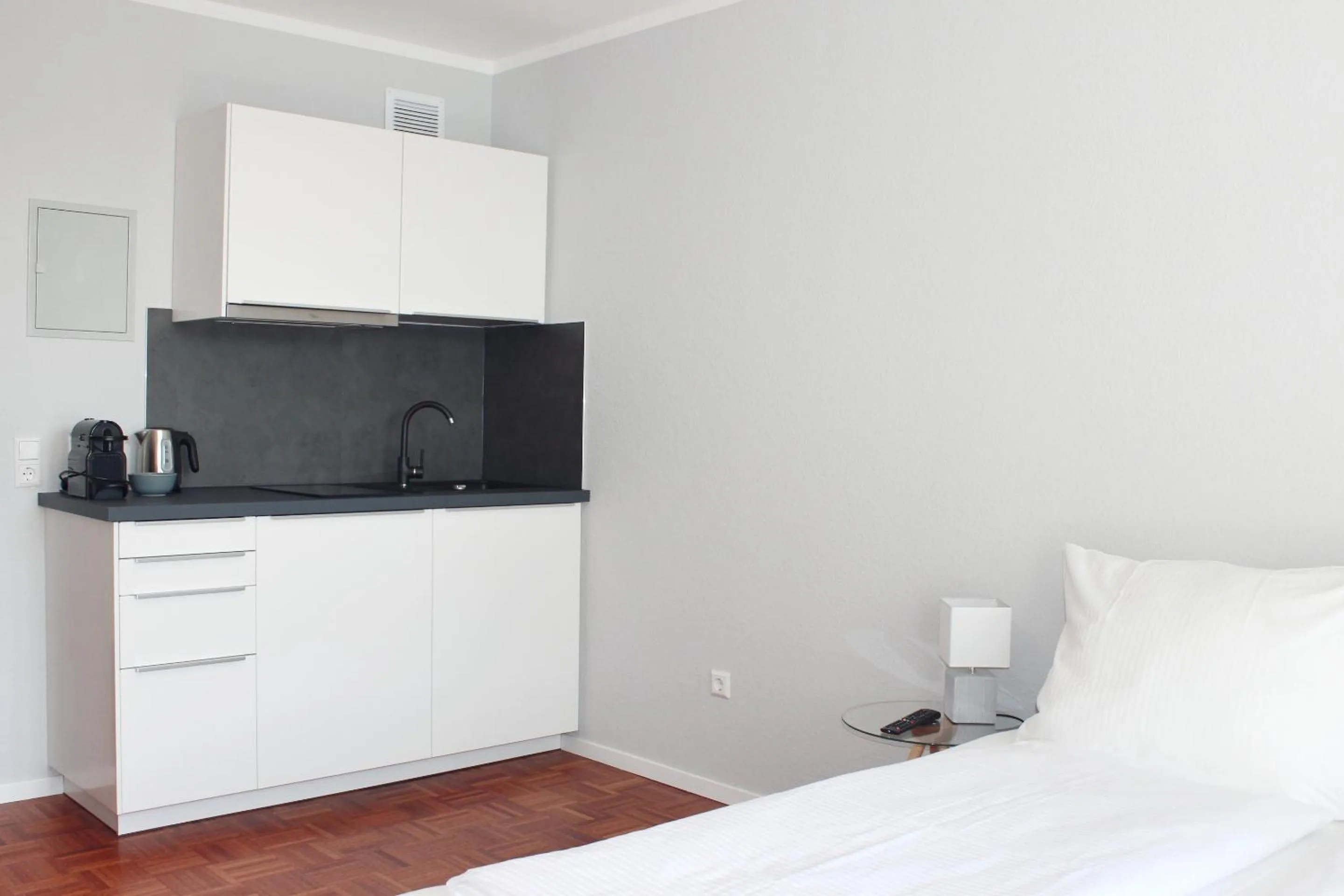 Kitchen or kitchenette, Bed in Hometown-Apartments