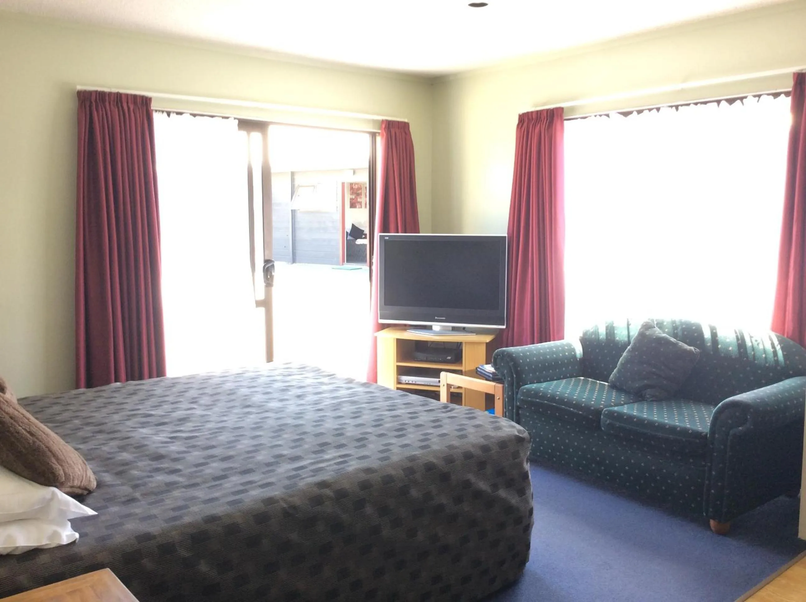 Day, Bed in ASURE Kapiti Court Motel