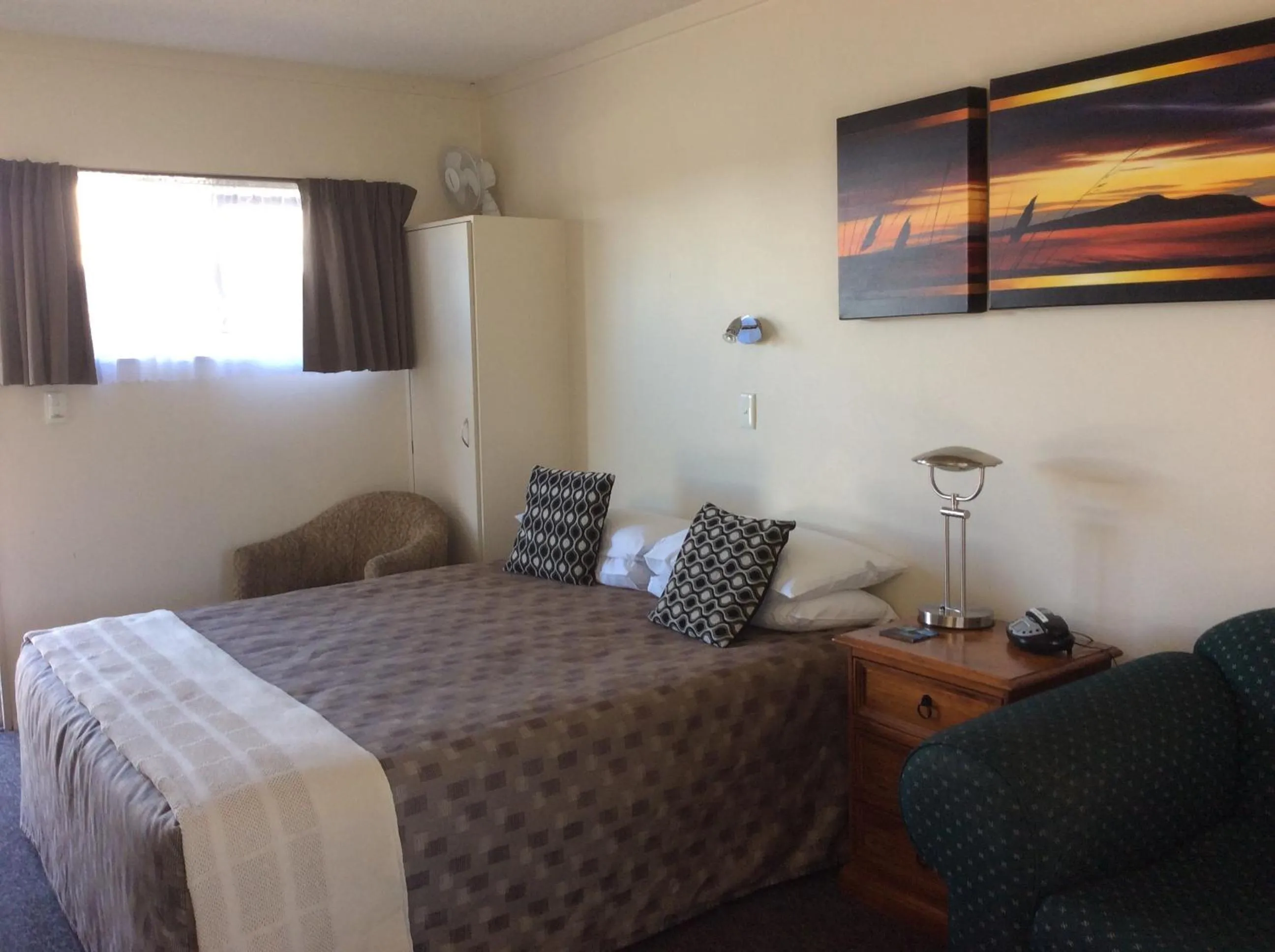 Bedroom, Bed in ASURE Kapiti Court Motel