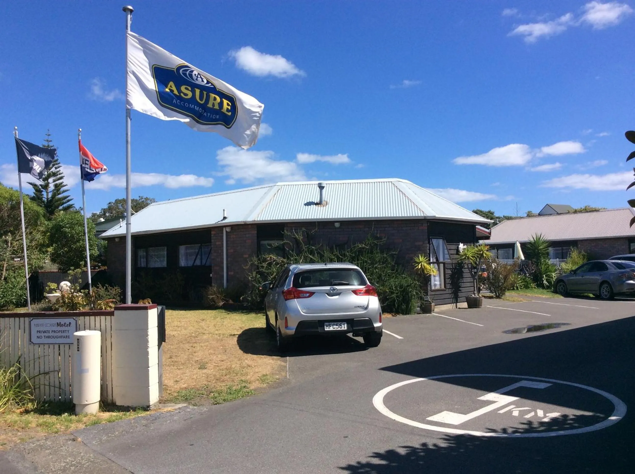 Facade/entrance in ASURE Kapiti Court Motel