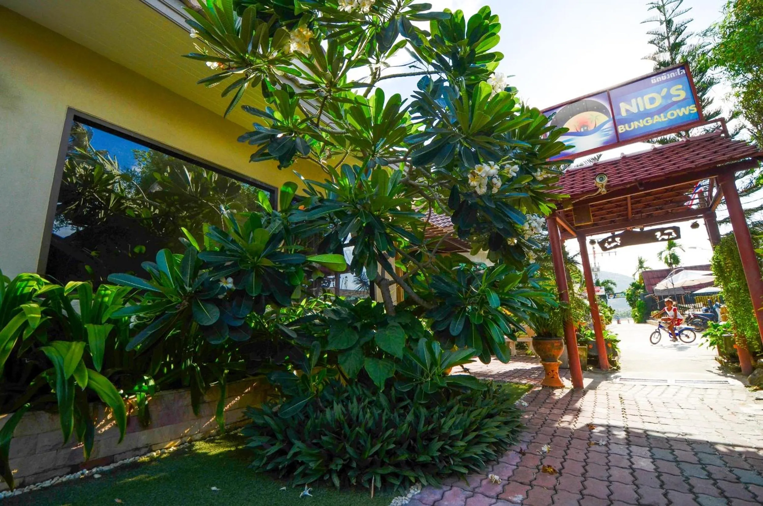 Facade/entrance in Nid's Bungalows