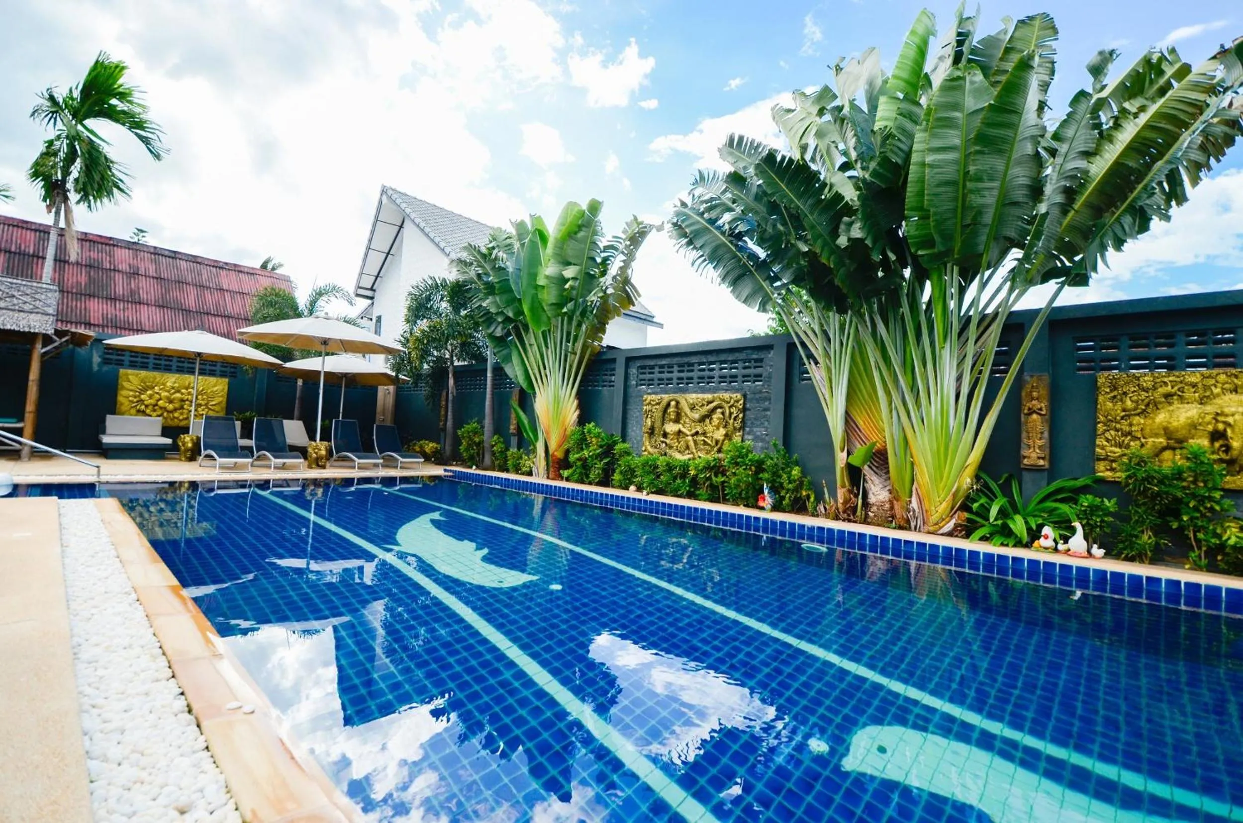 Swimming pool in Nid's Bungalows
