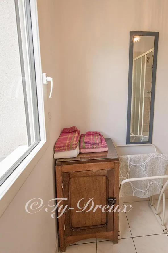 Bathroom, Bed in ty dreux entre terre et mer