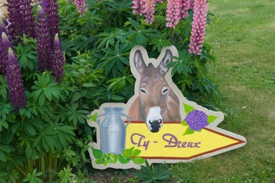 Property logo or sign in ty dreux entre terre et mer