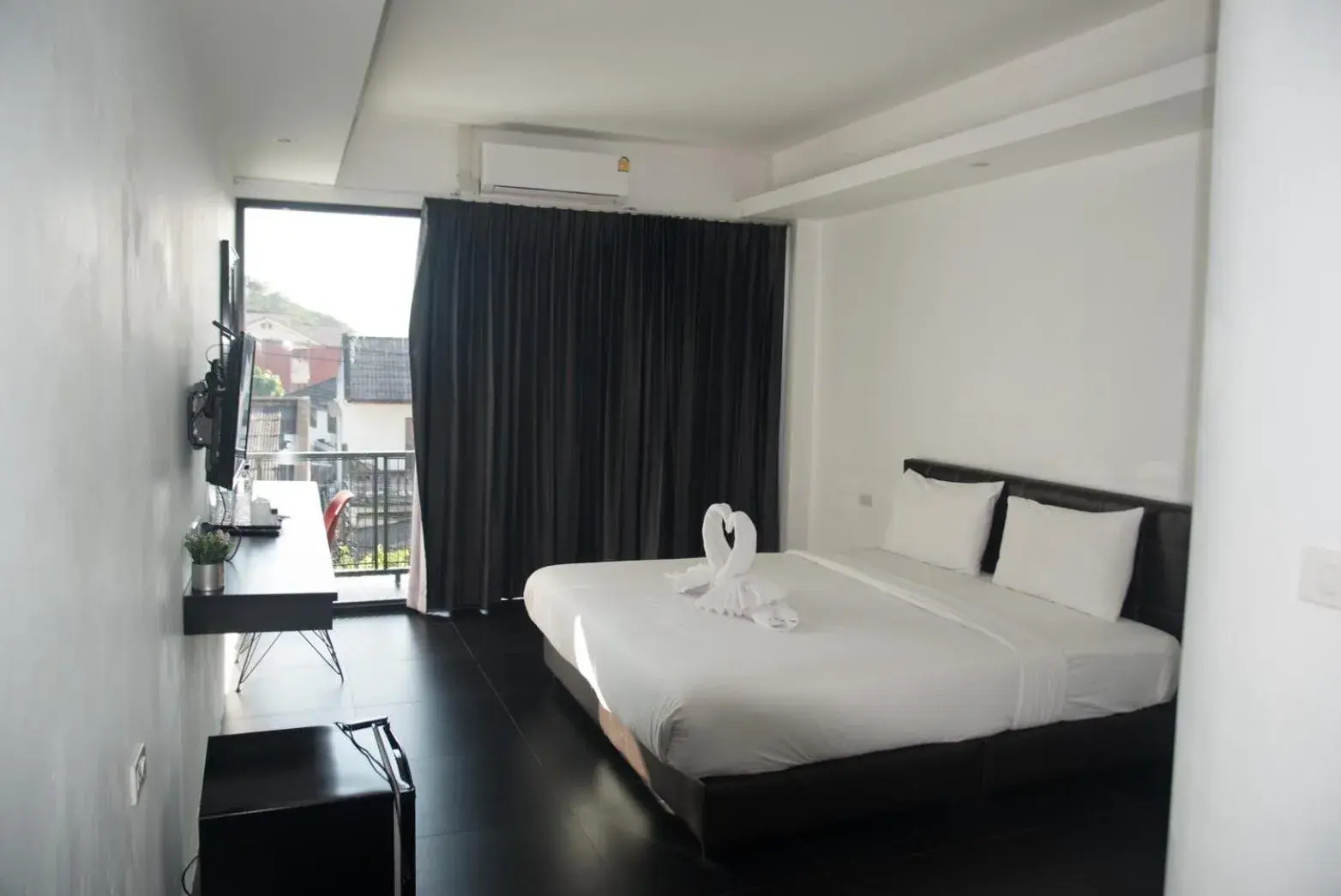 King Room with Balcony in Azz Hotel King Room with Balcony in Azz Hotel