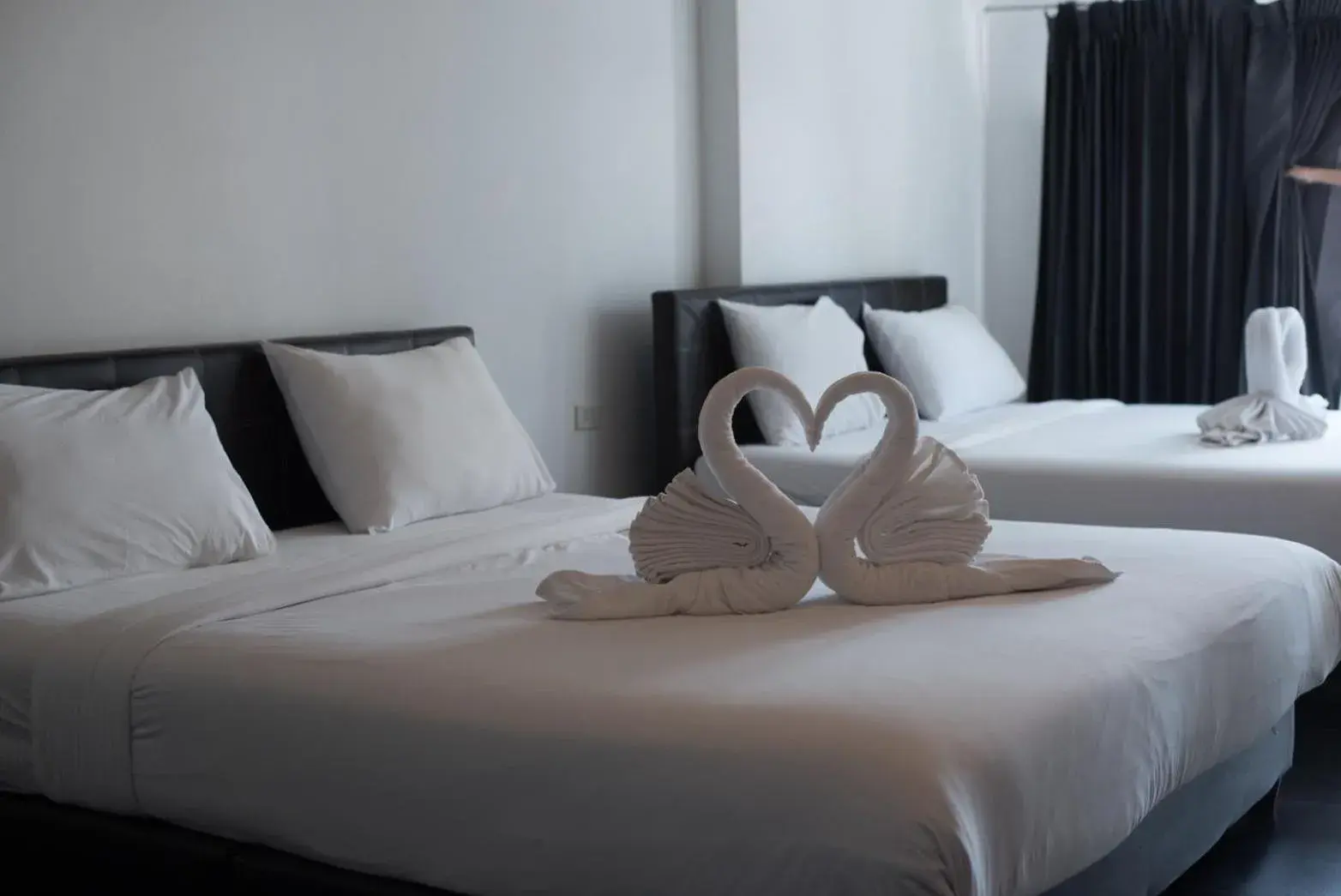 Standard Twin Room with Sofa in Azz Hotel Standard Twin Room with Sofa in Azz Hotel