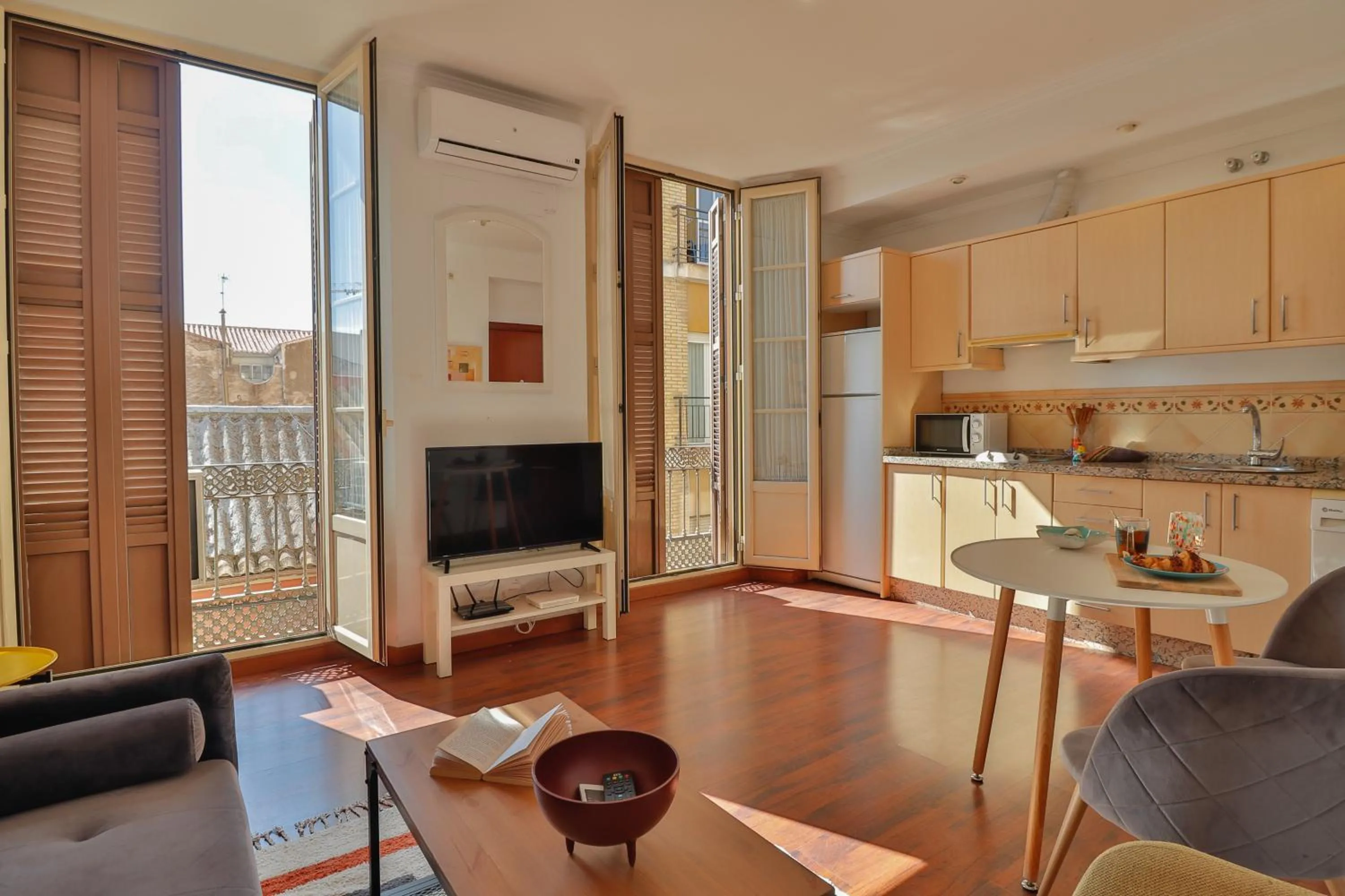 C61 - Brand New One Bedroom Cathedral Views
