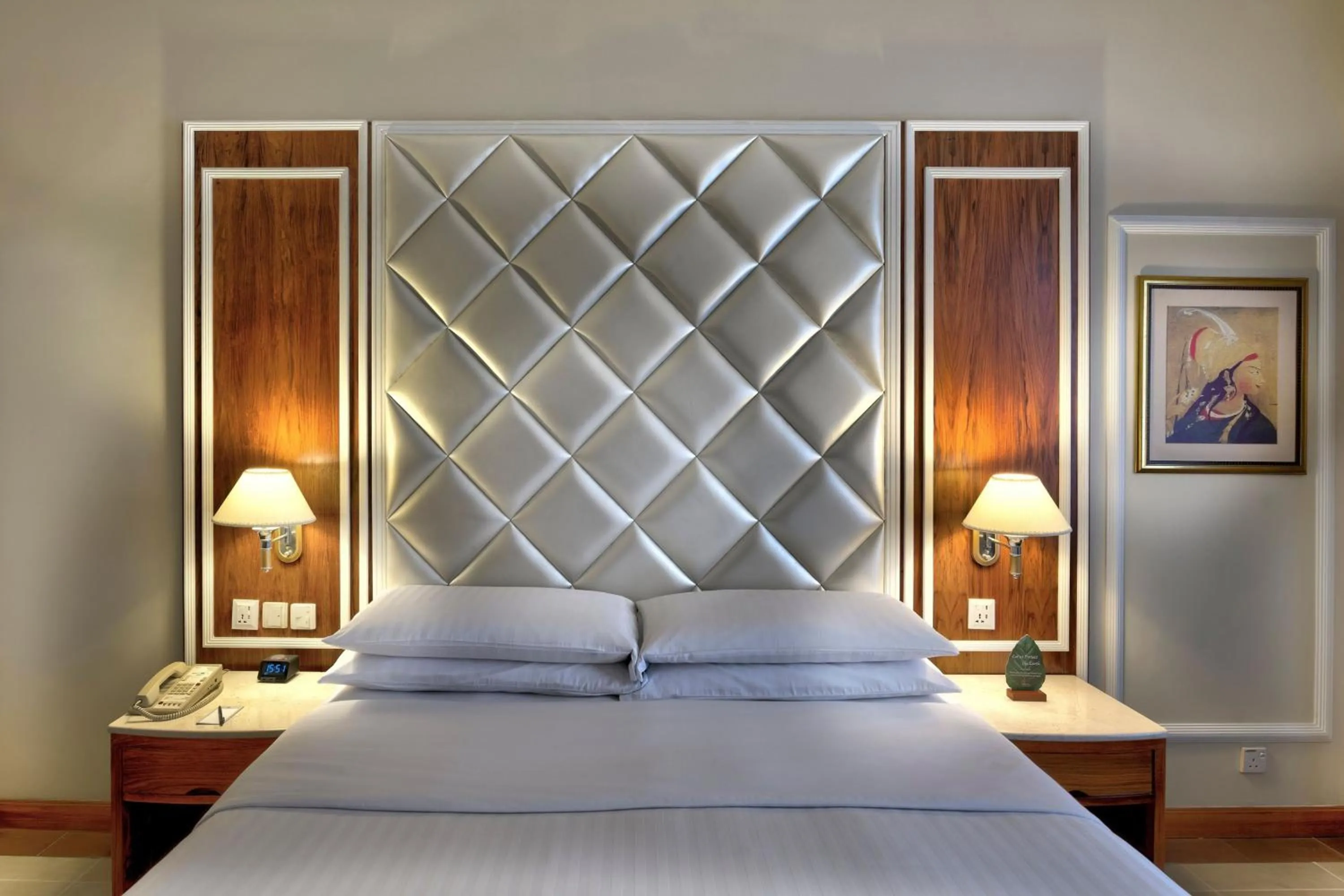 Lounge or bar, Bed in Islamabad Marriott Hotel