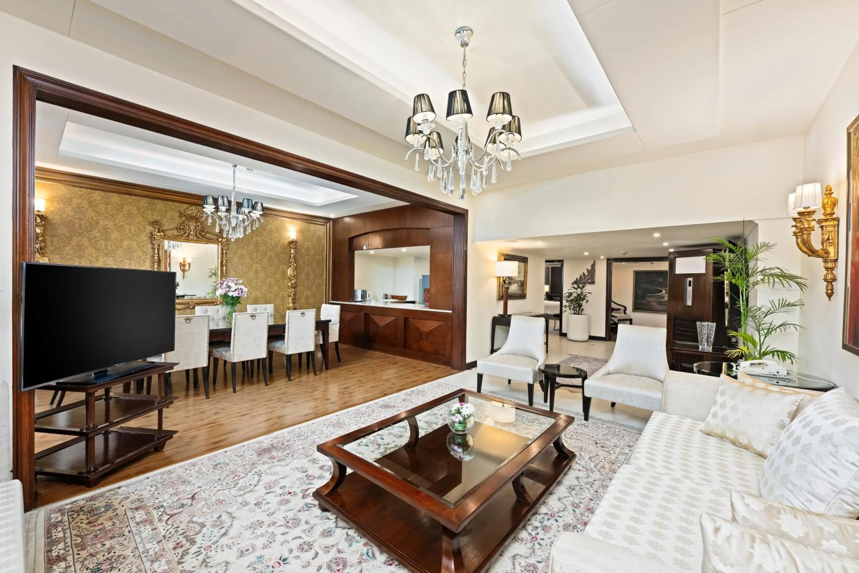 Seating area, Bed in Islamabad Marriott Hotel