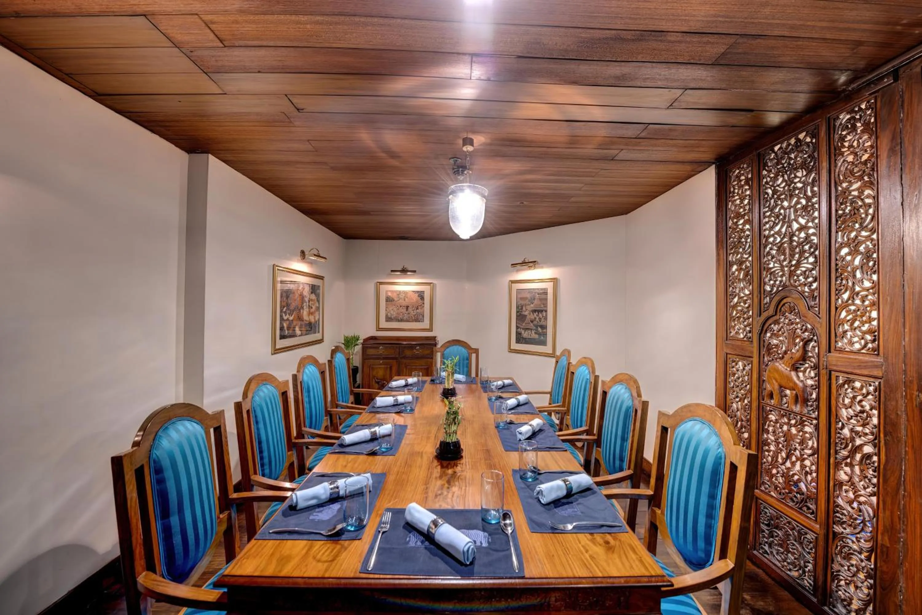 Restaurant/places to eat in Islamabad Marriott Hotel