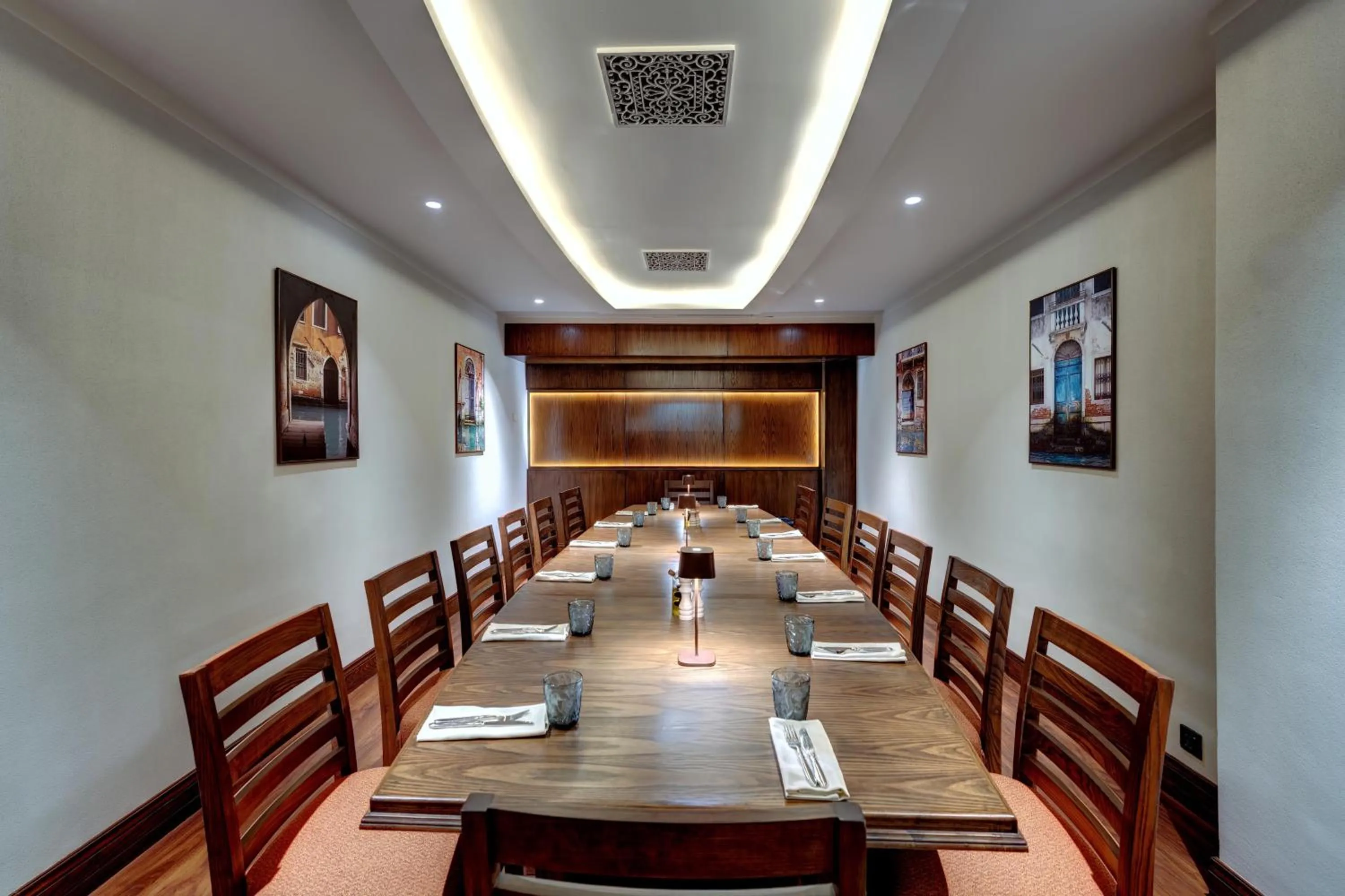 Restaurant/places to eat in Islamabad Marriott Hotel