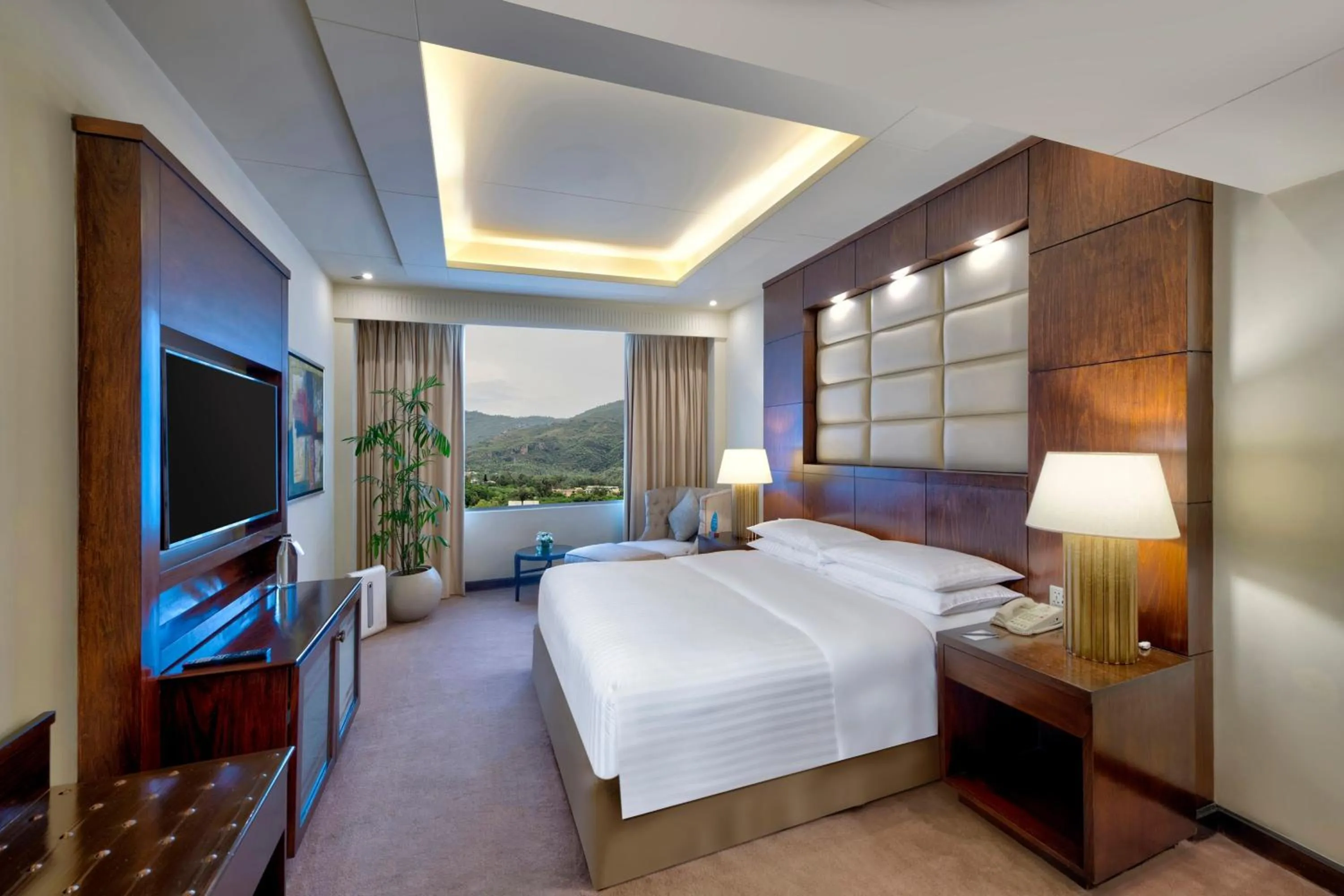 Photo of the whole room, Bed in Islamabad Marriott Hotel