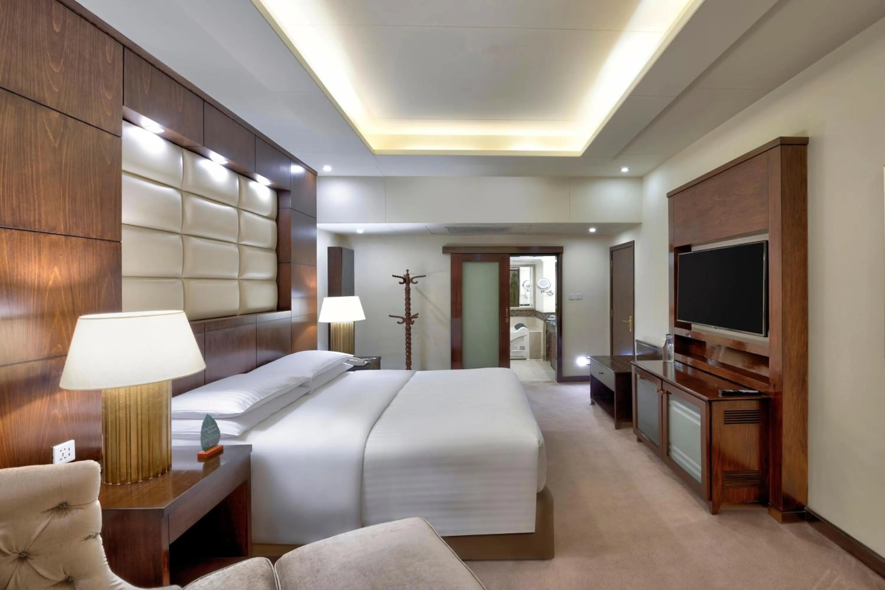 Photo of the whole room, Bed in Islamabad Marriott Hotel